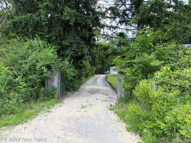 8715 N Wayne Road Property Photo 14
