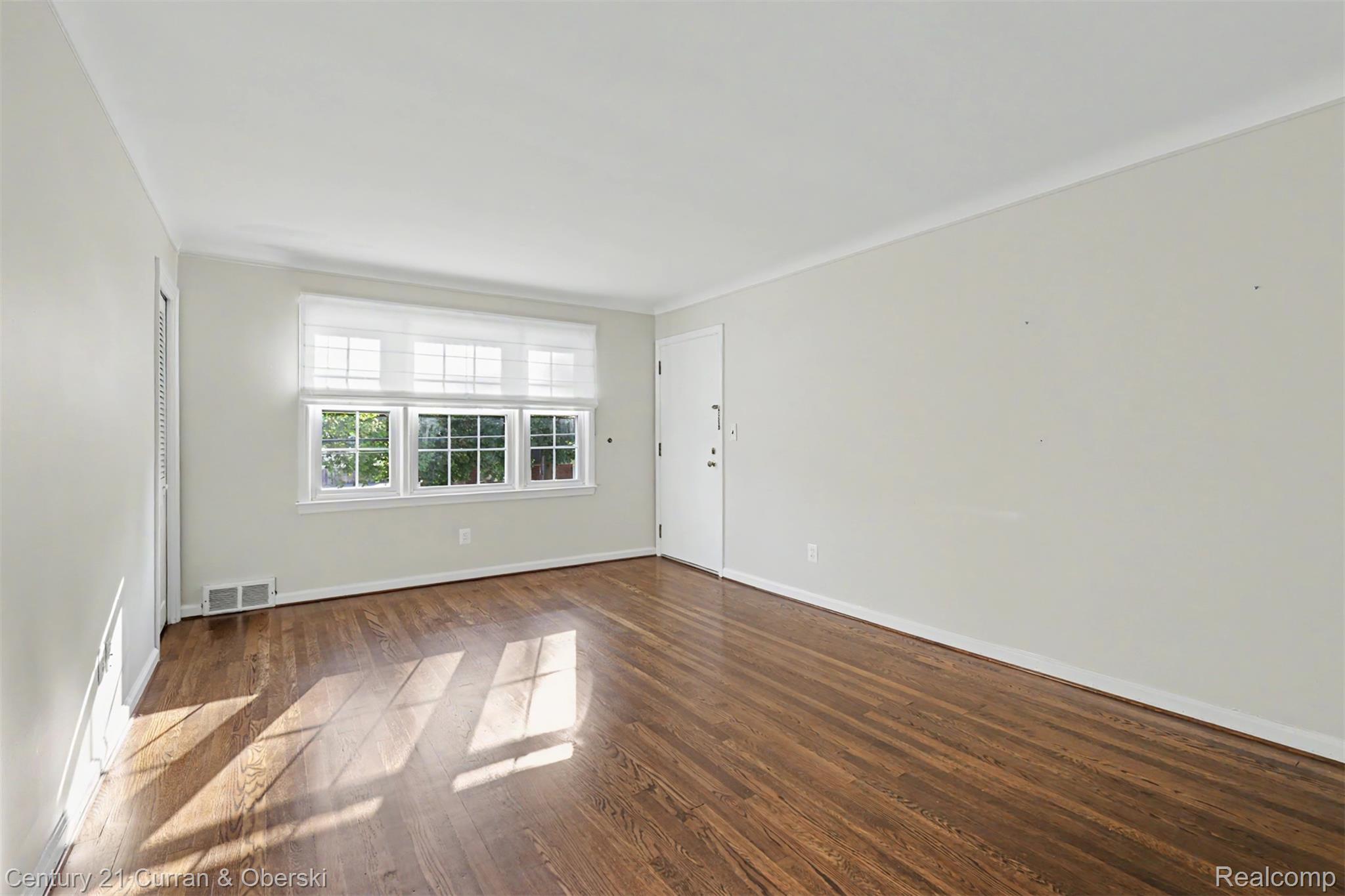 726 S Military Street Property Photo 8