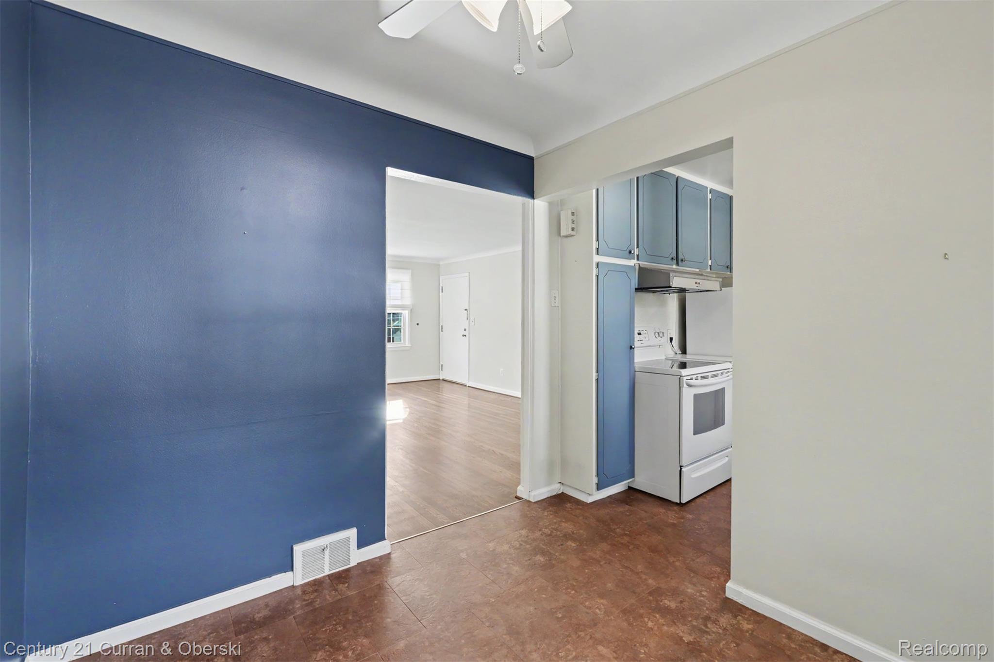 726 S Military Street Property Photo 13