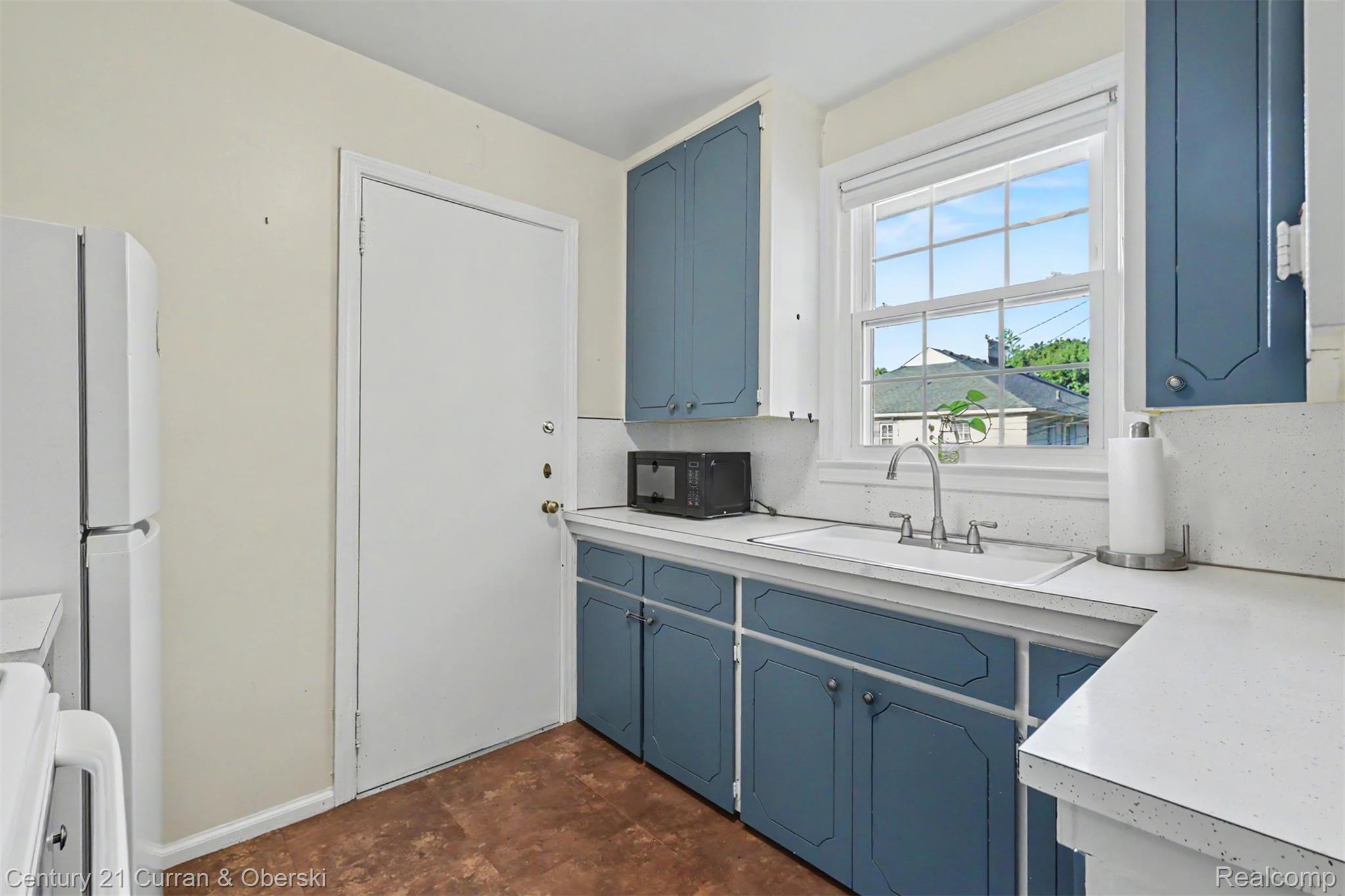 726 S Military Street Property Photo 15