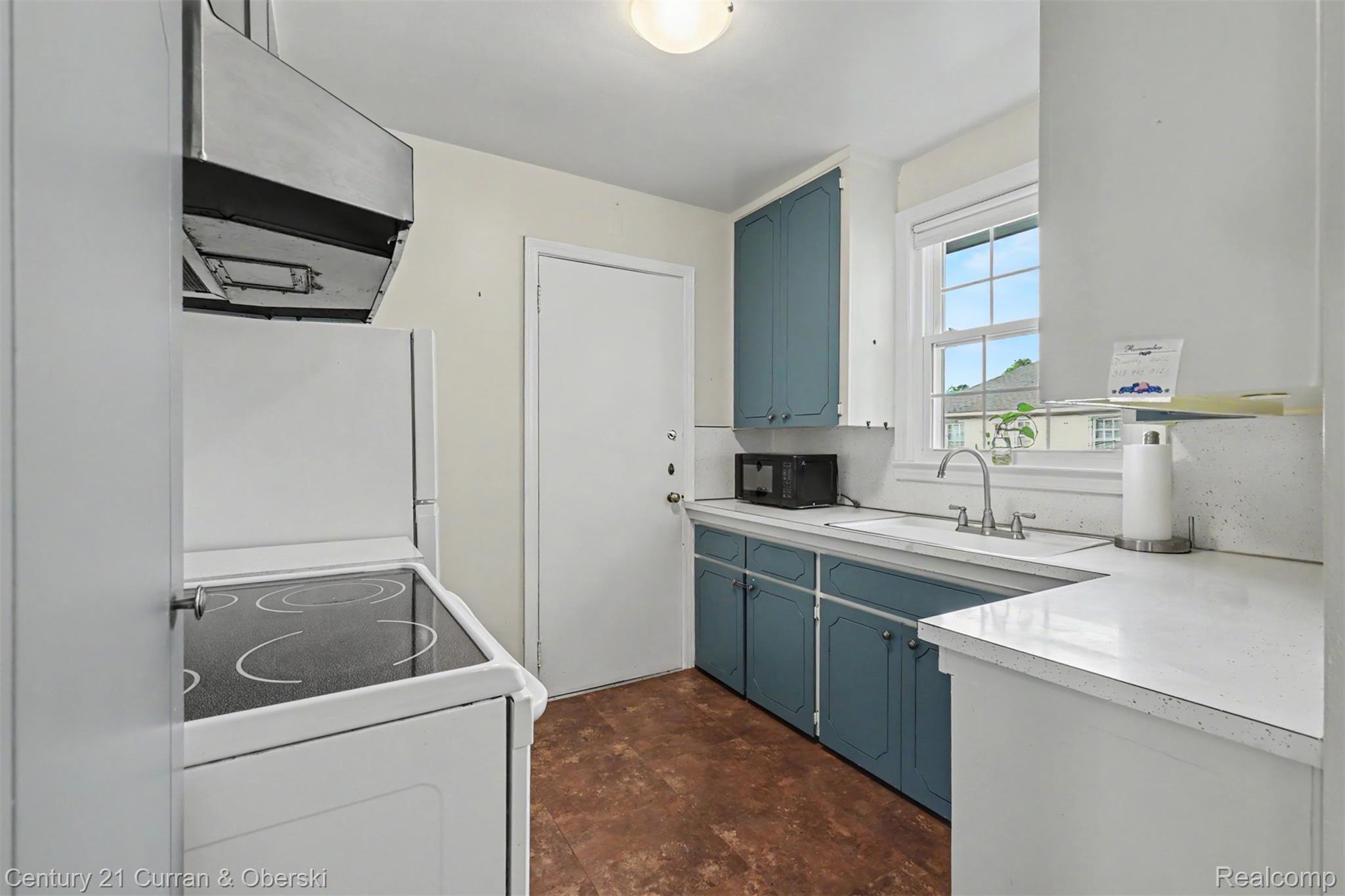 726 S Military Street Property Photo 16