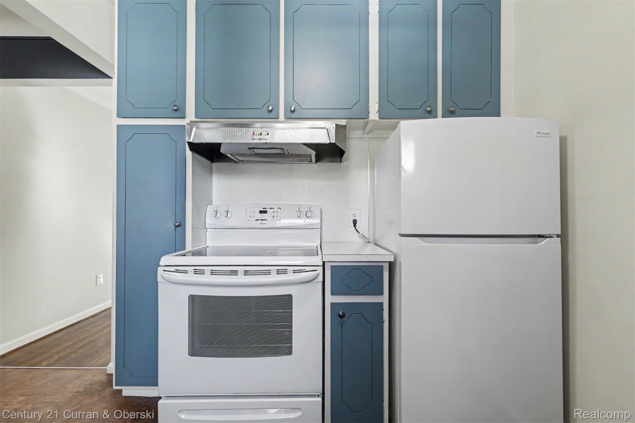 726 S Military Street Property Photo 19