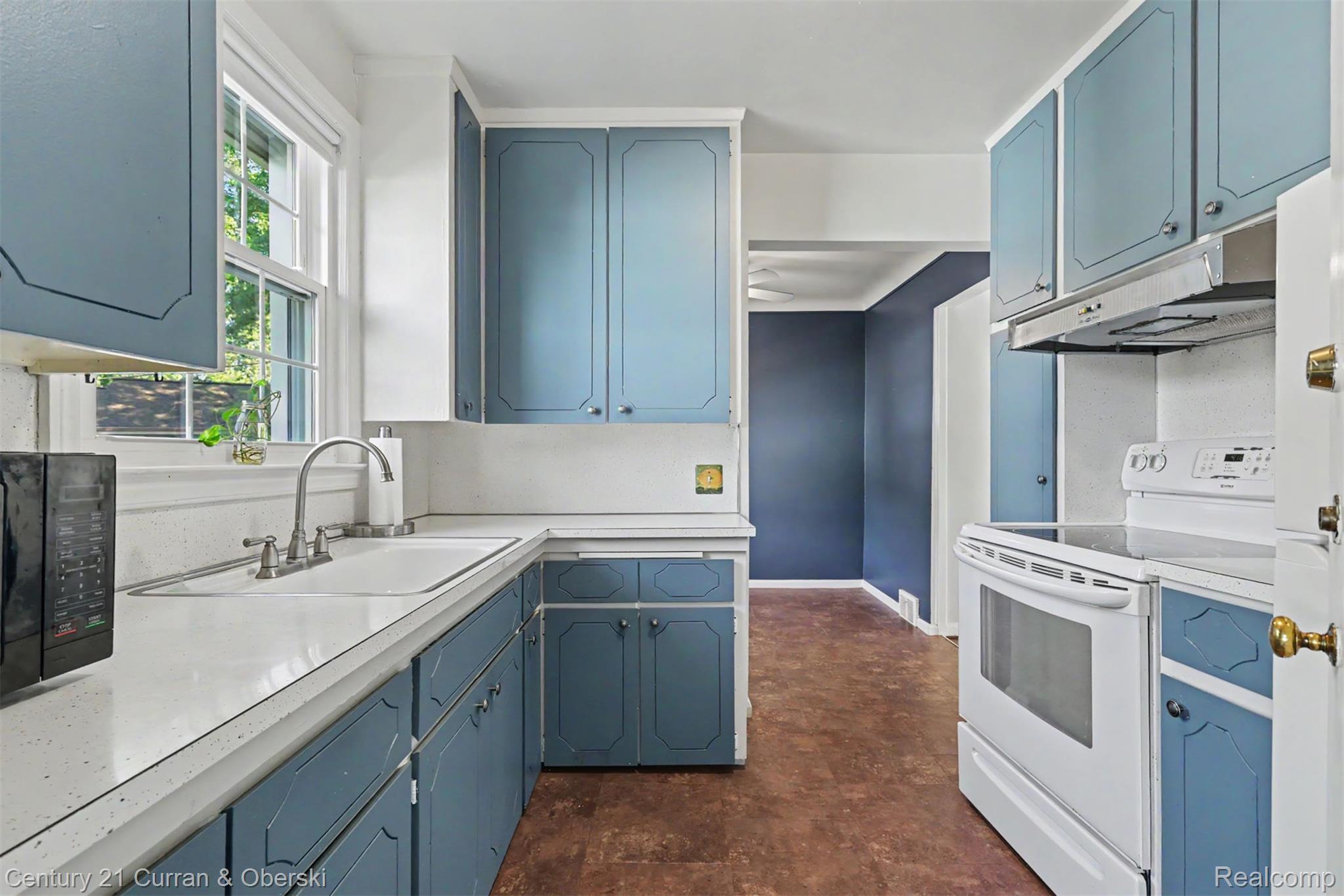 726 S Military Street Property Photo 21