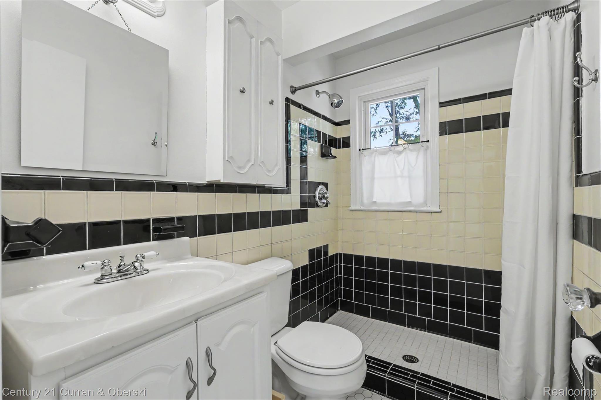 726 S Military Street Property Photo 23
