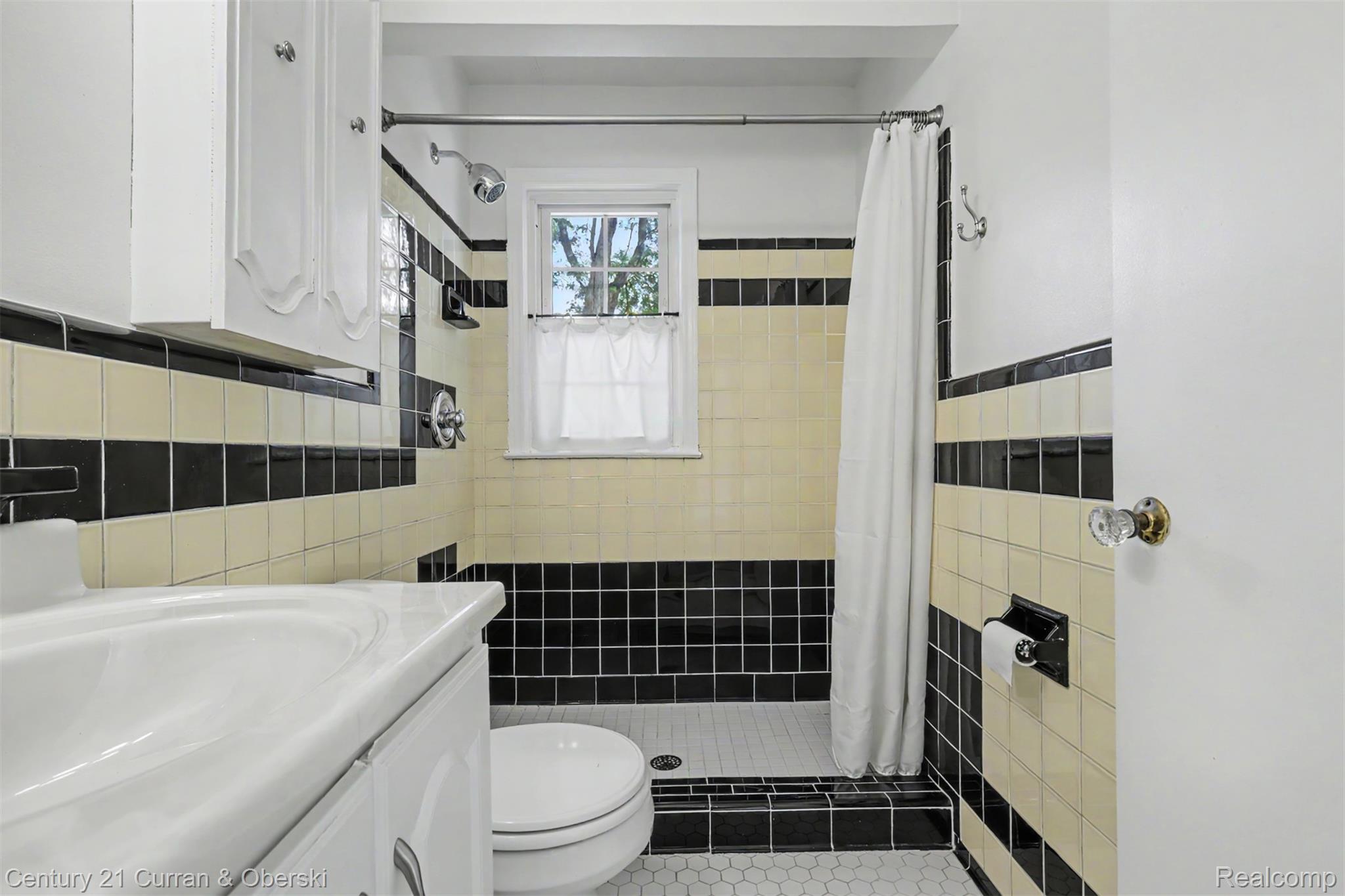 726 S Military Street Property Photo 24
