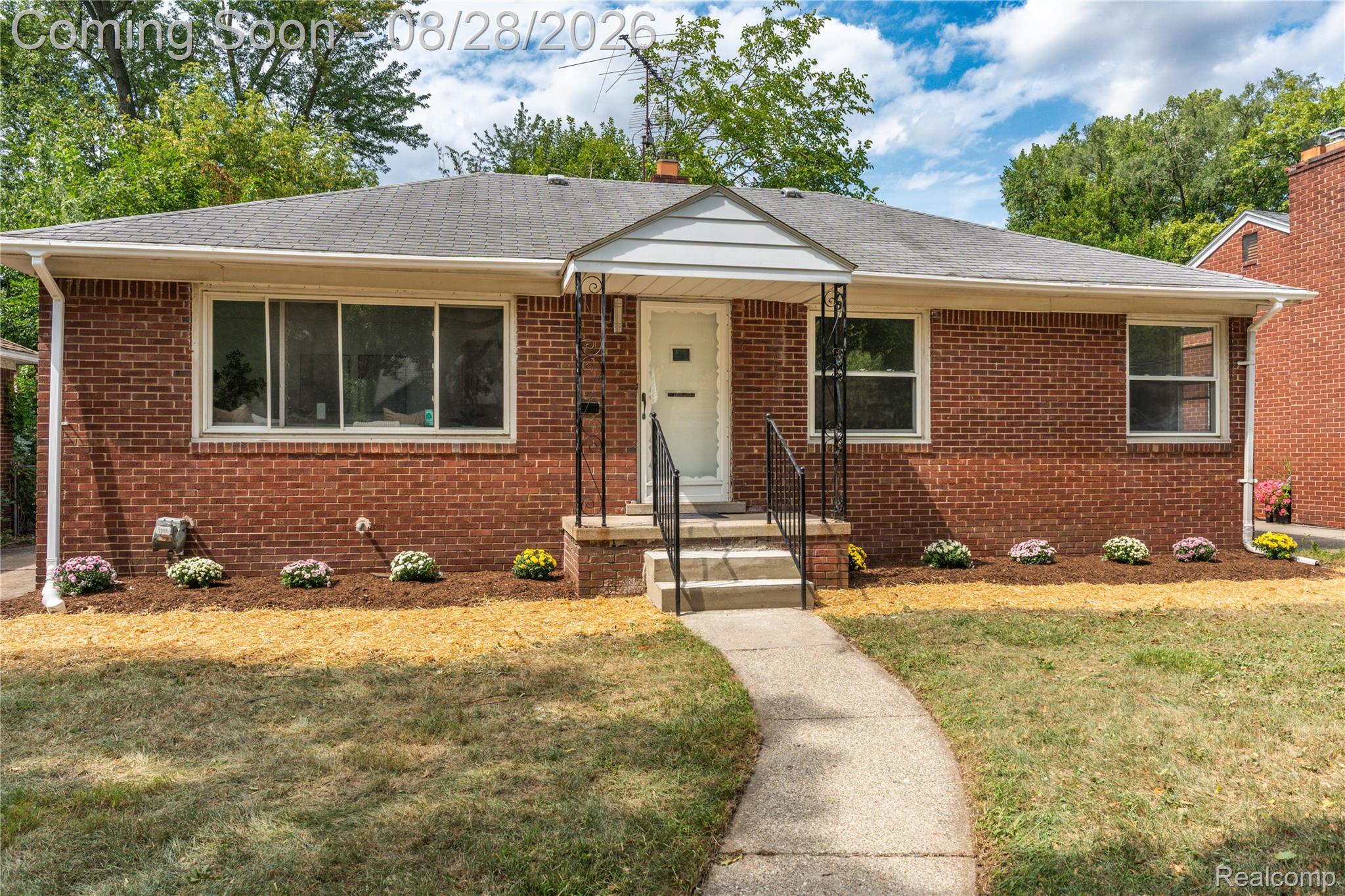 23561 Norwood Street Property Photo 1