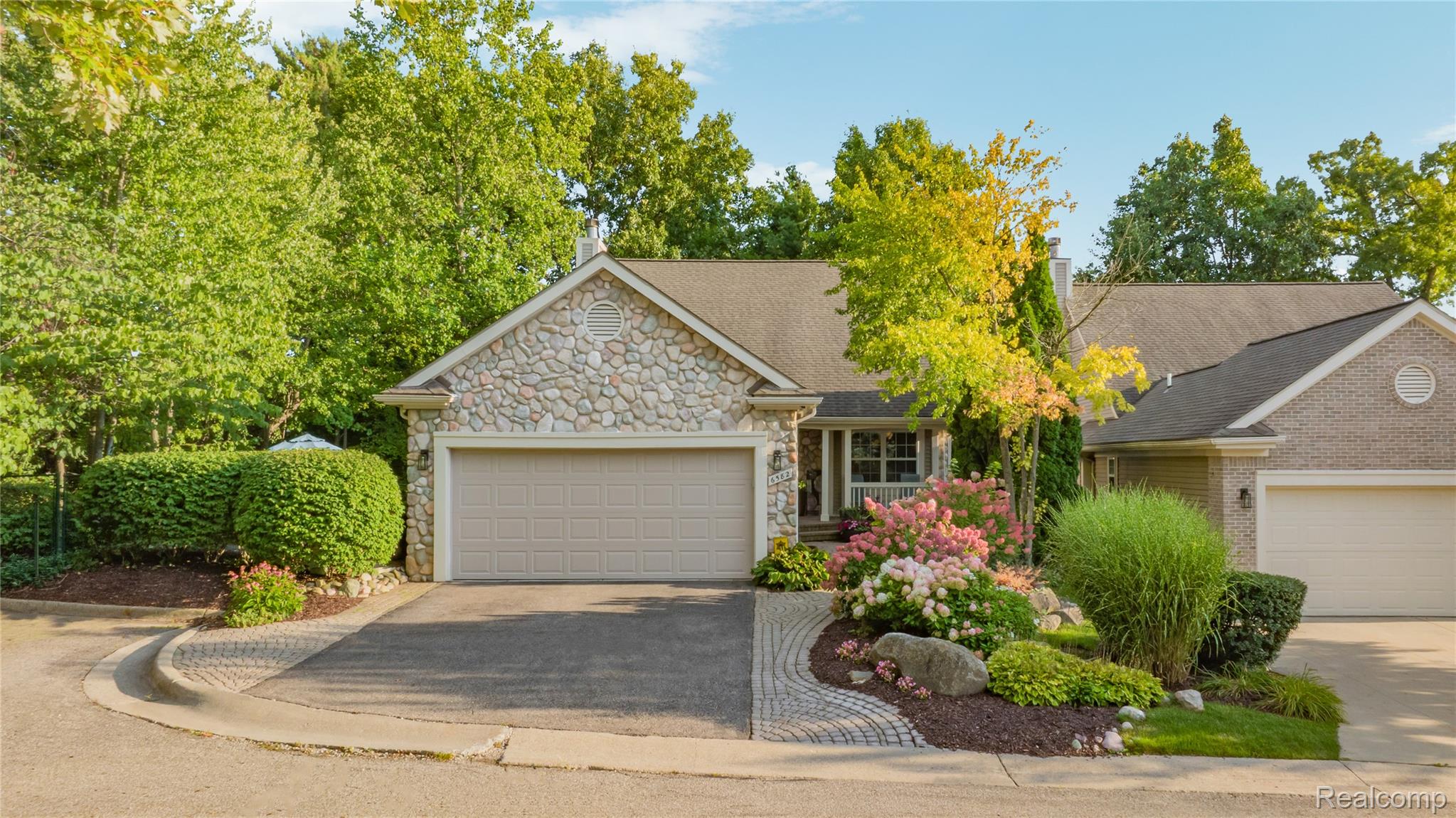 6582 Forest Ridge Court Property Photo 1