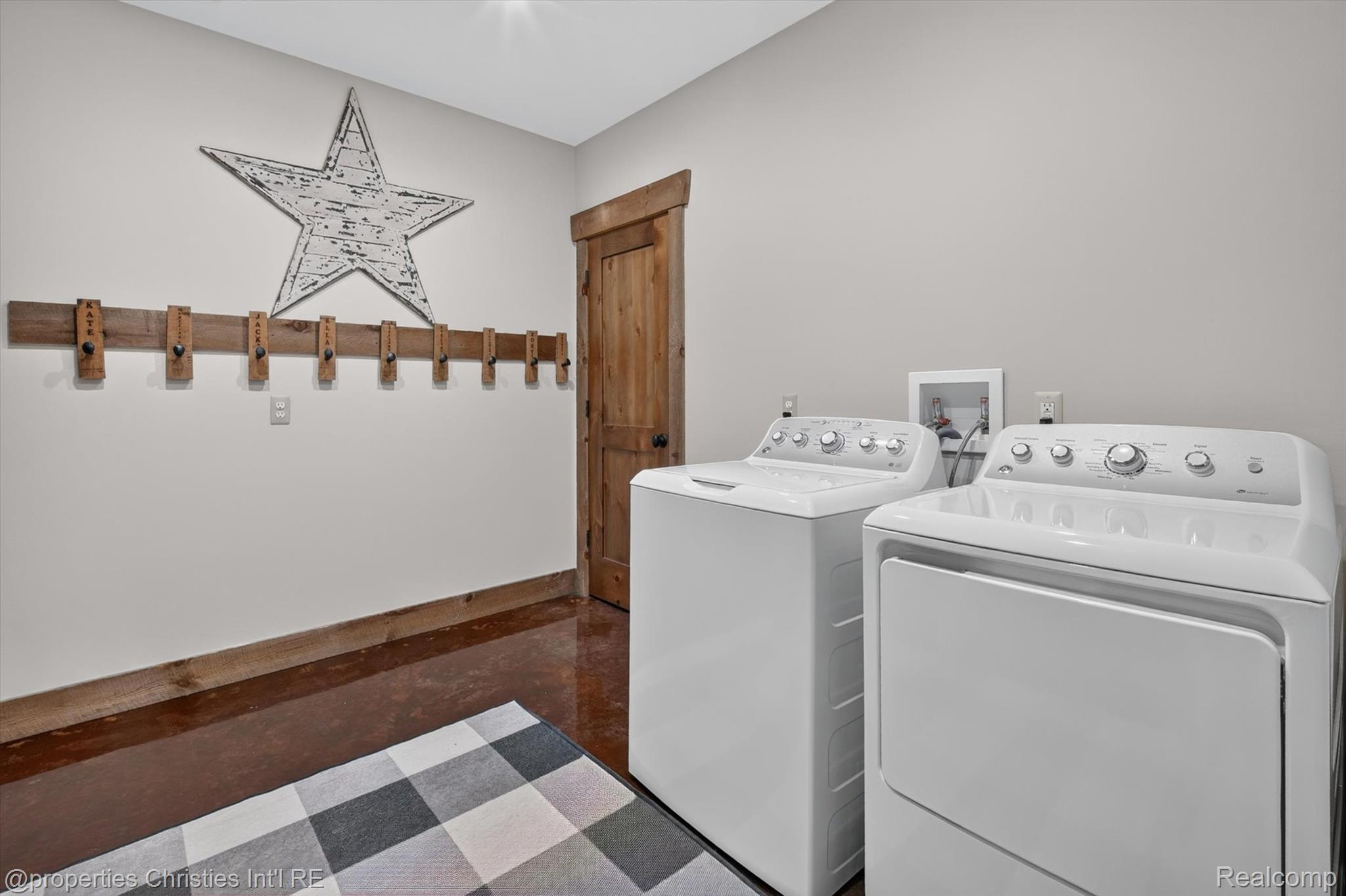 3925 Taylor Lane Property Photo 66