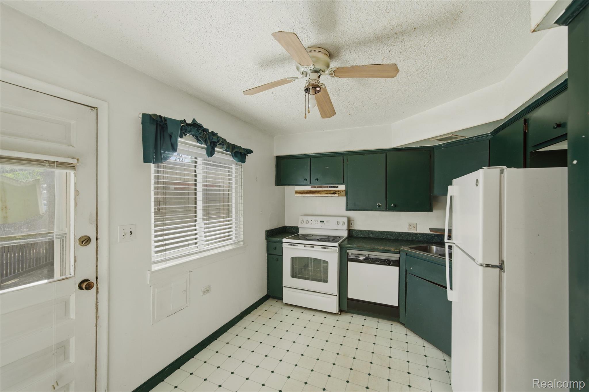 29250 Tessmer Court Property Photo 14
