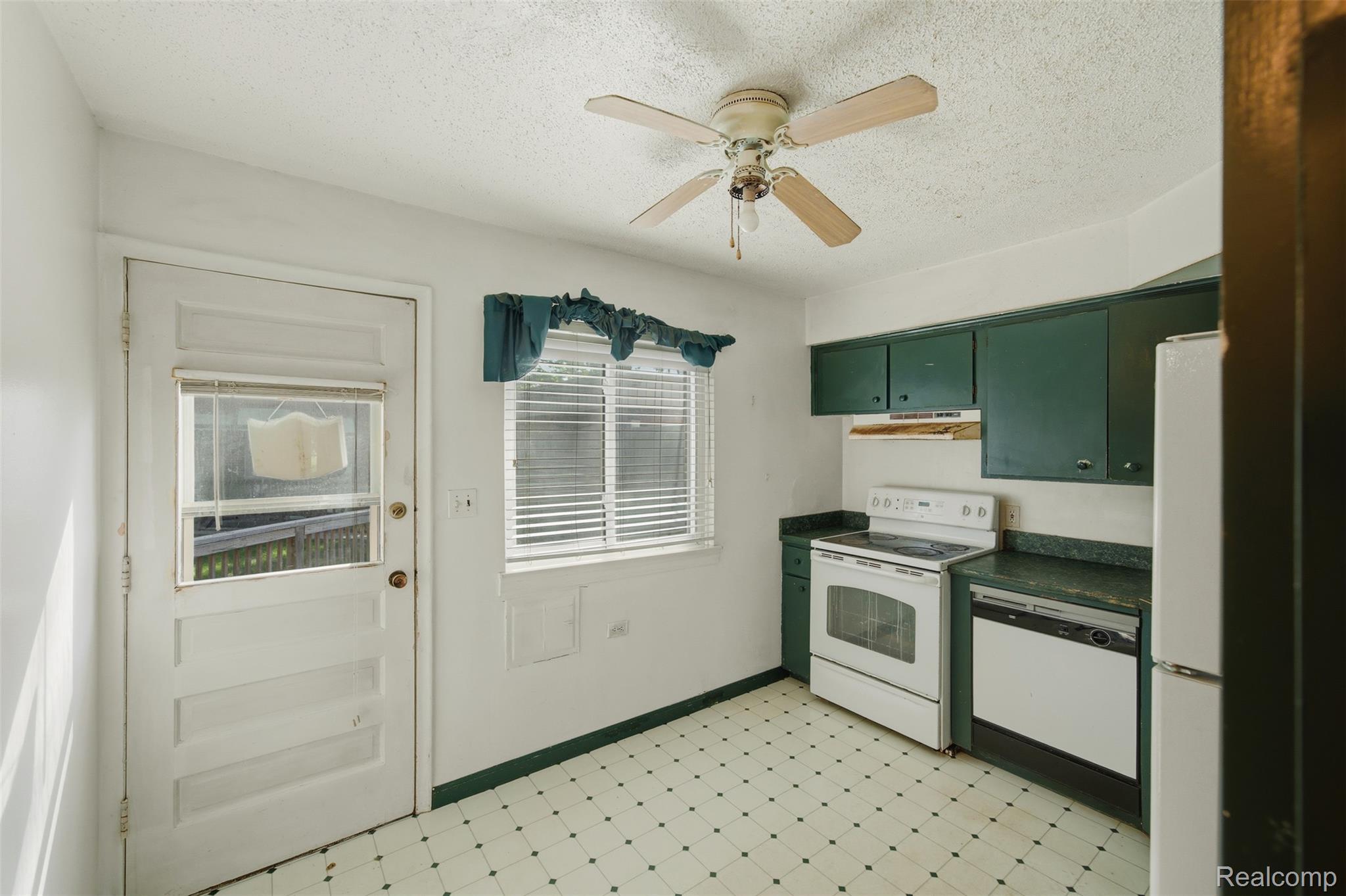 29250 Tessmer Court Property Photo 15