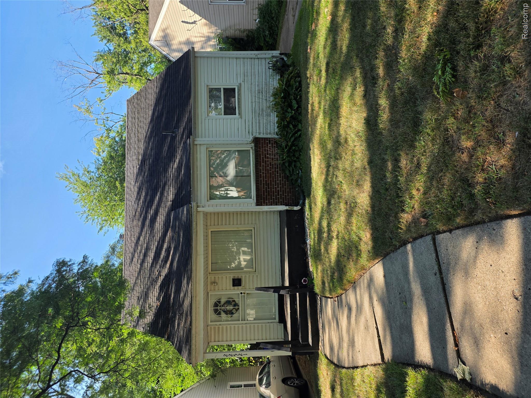 22521 Pembroke Avenue Property Photo 1