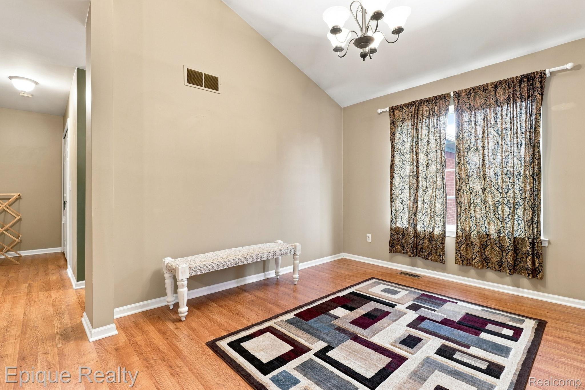 5208 Foxhill Lane Property Photo 6