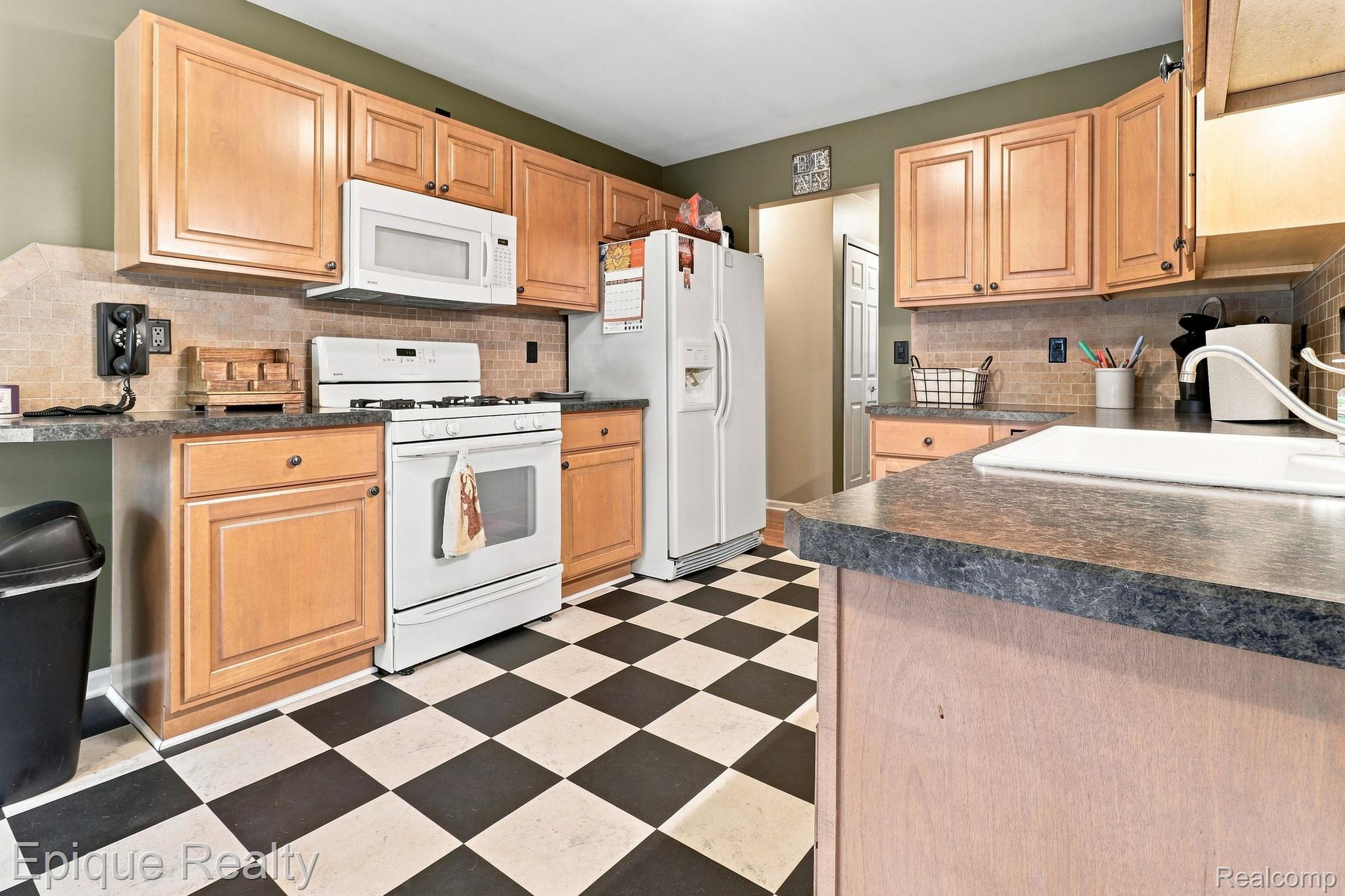 5208 Foxhill Lane Property Photo 10