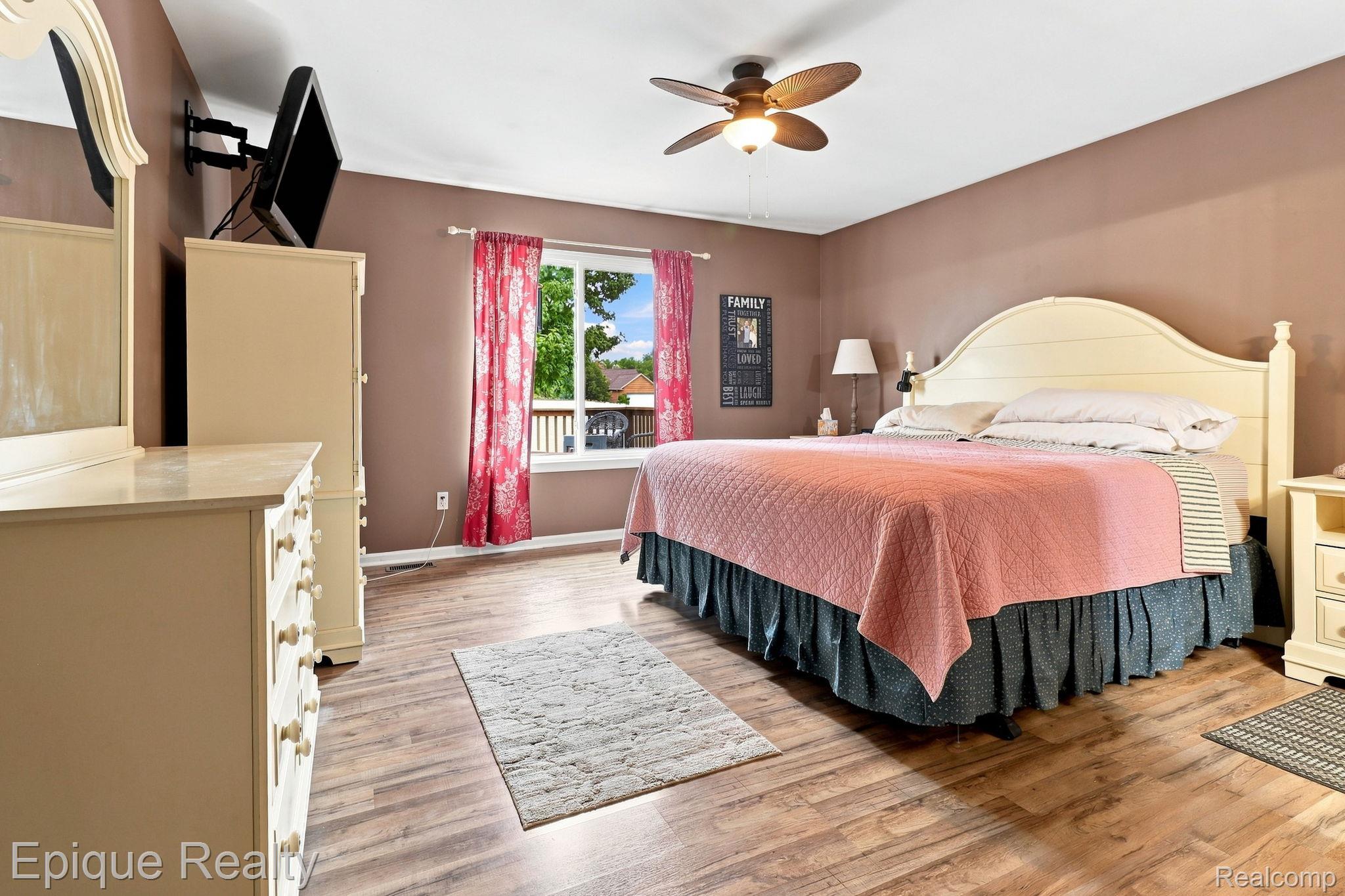 5208 Foxhill Lane Property Photo 13
