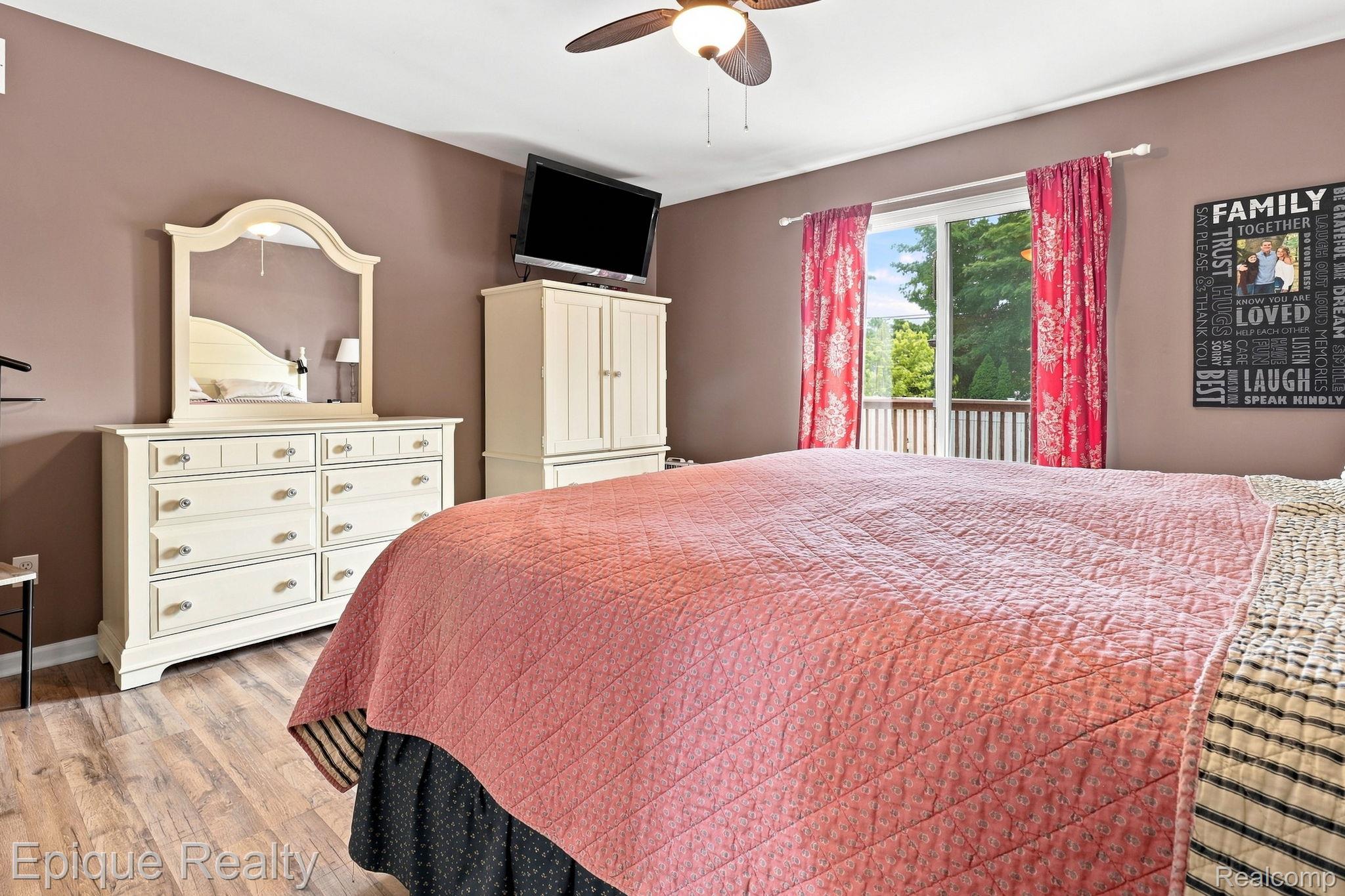 5208 Foxhill Lane Property Photo 14