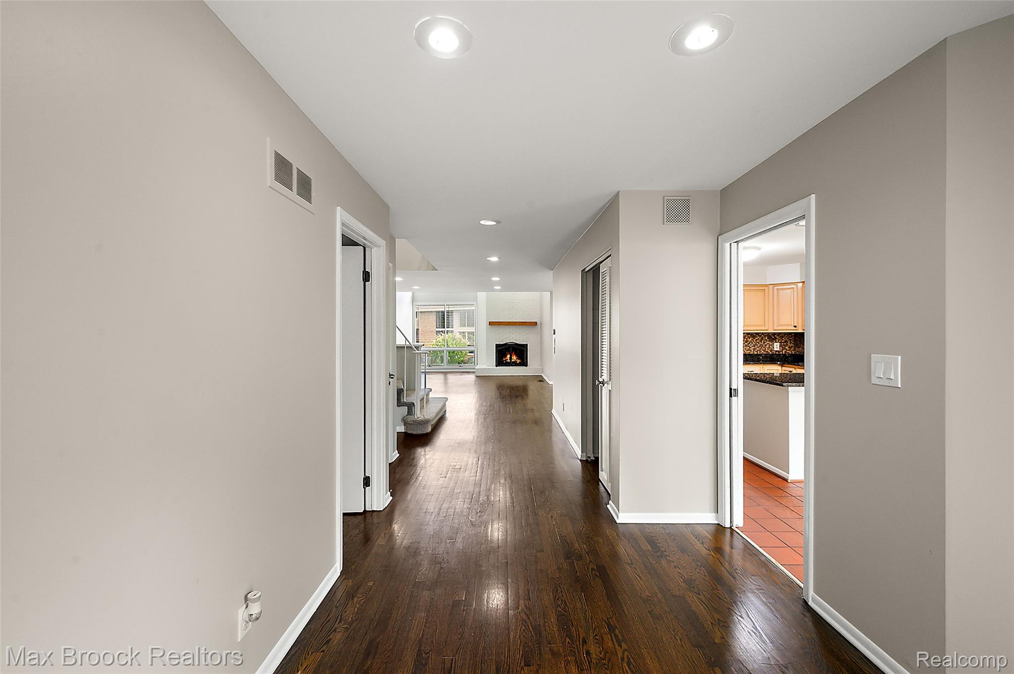 7139 Creeks Crossing Property Photo 3