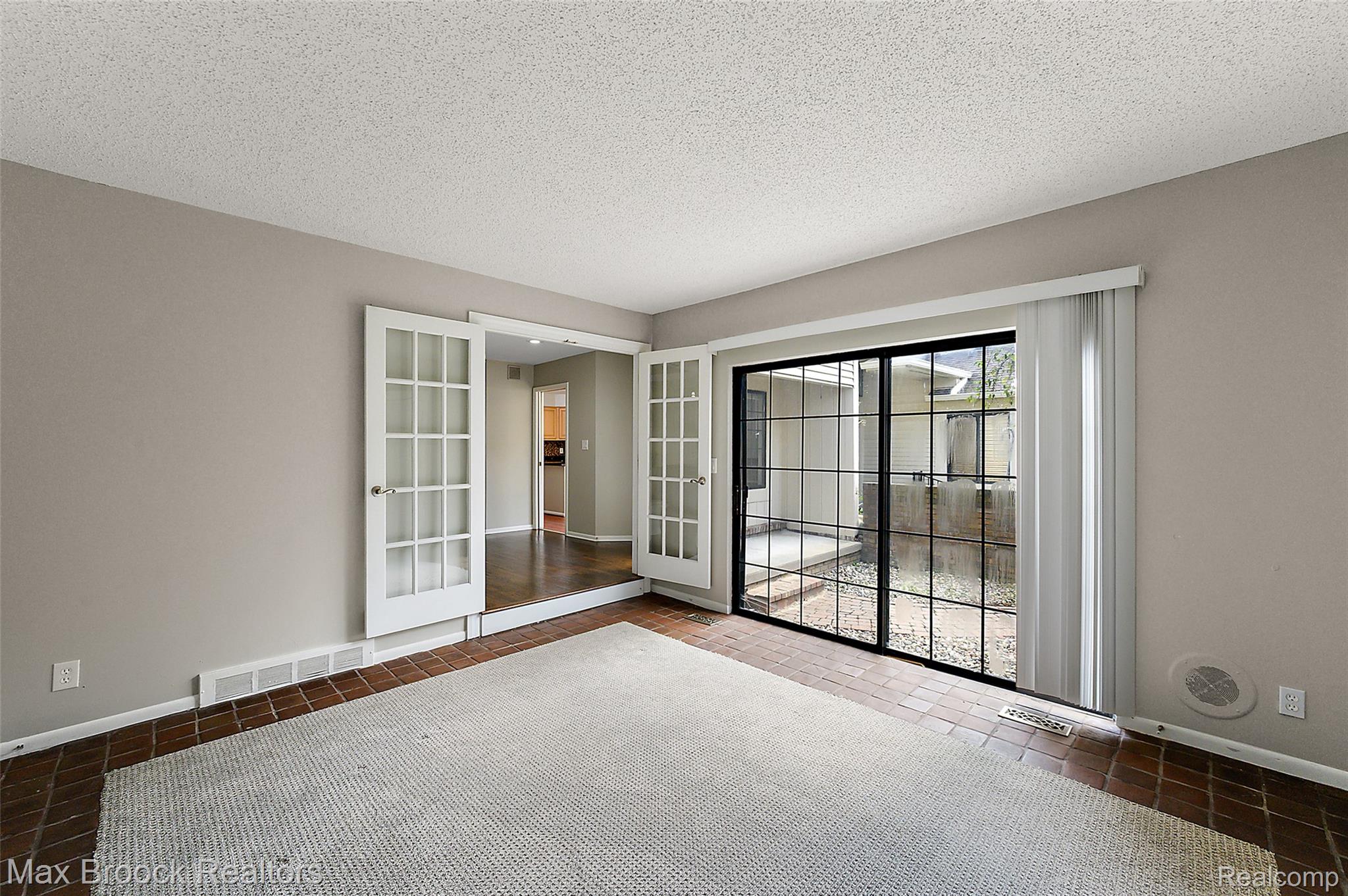 7139 Creeks Crossing Property Photo 4