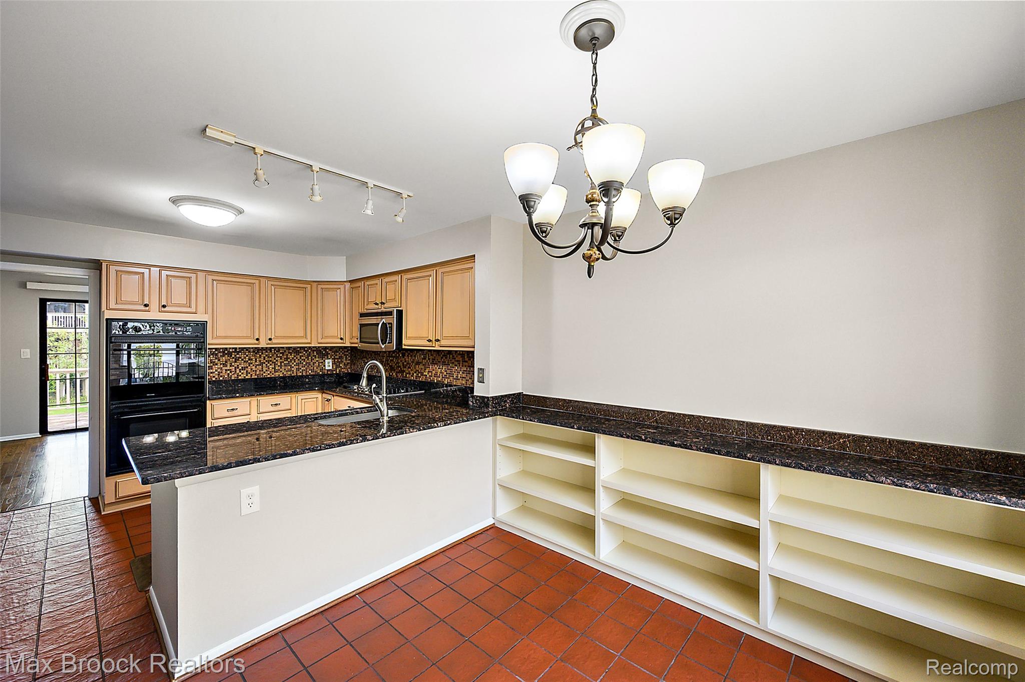 7139 Creeks Crossing Property Photo 6