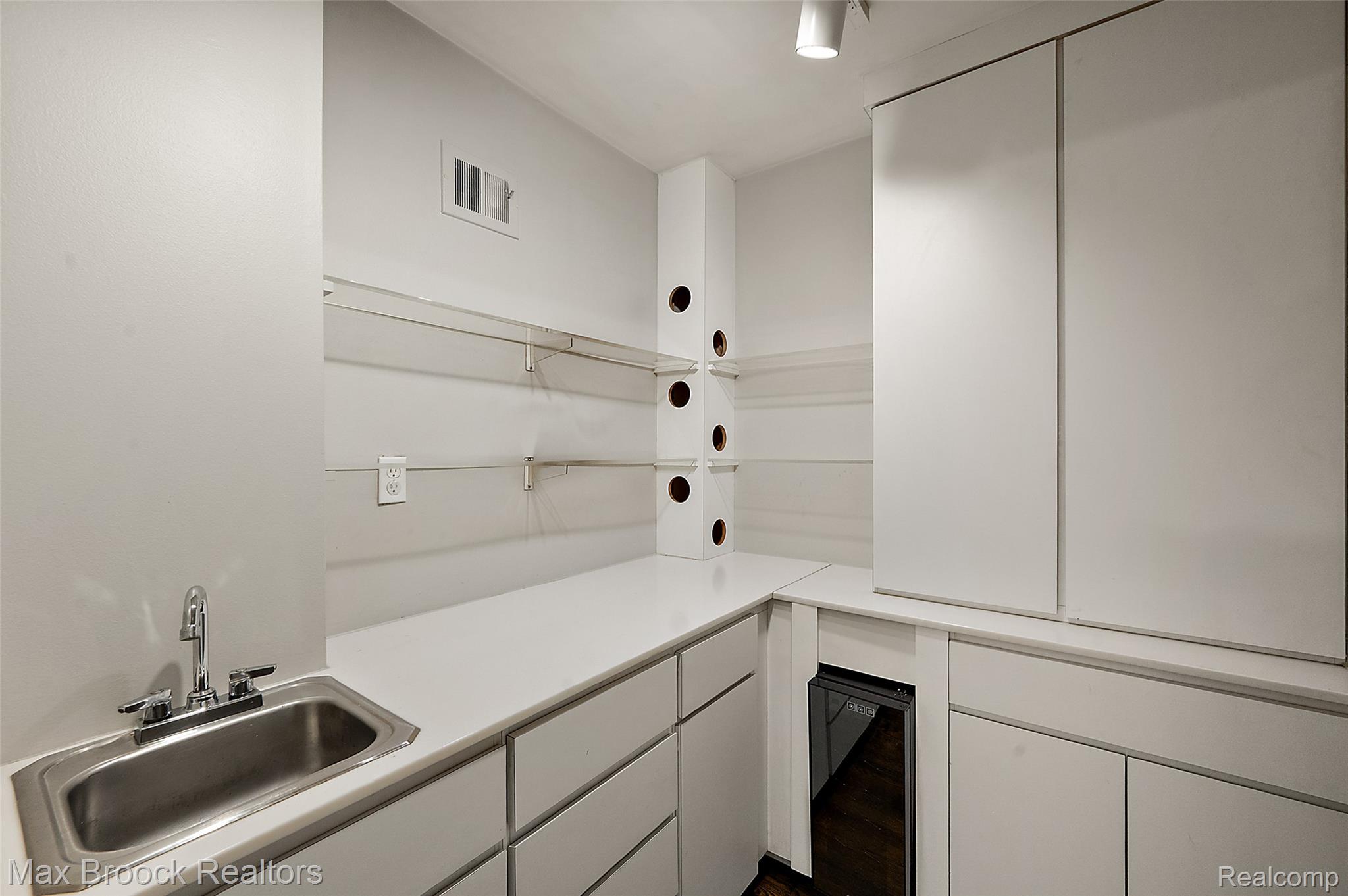 7139 Creeks Crossing Property Photo 11