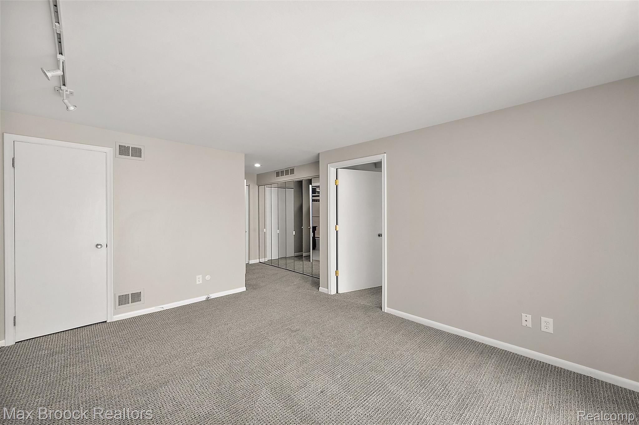 7139 Creeks Crossing Property Photo 16