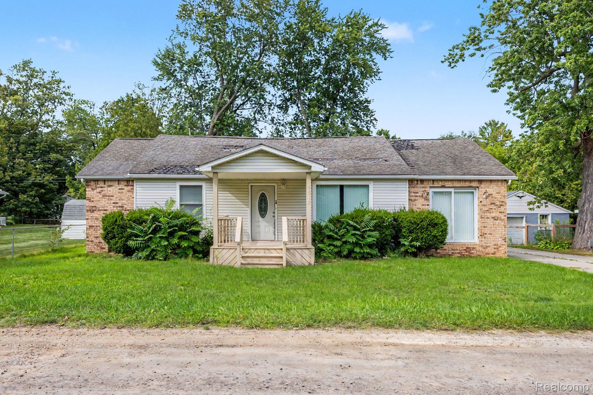 7313 Oak Road