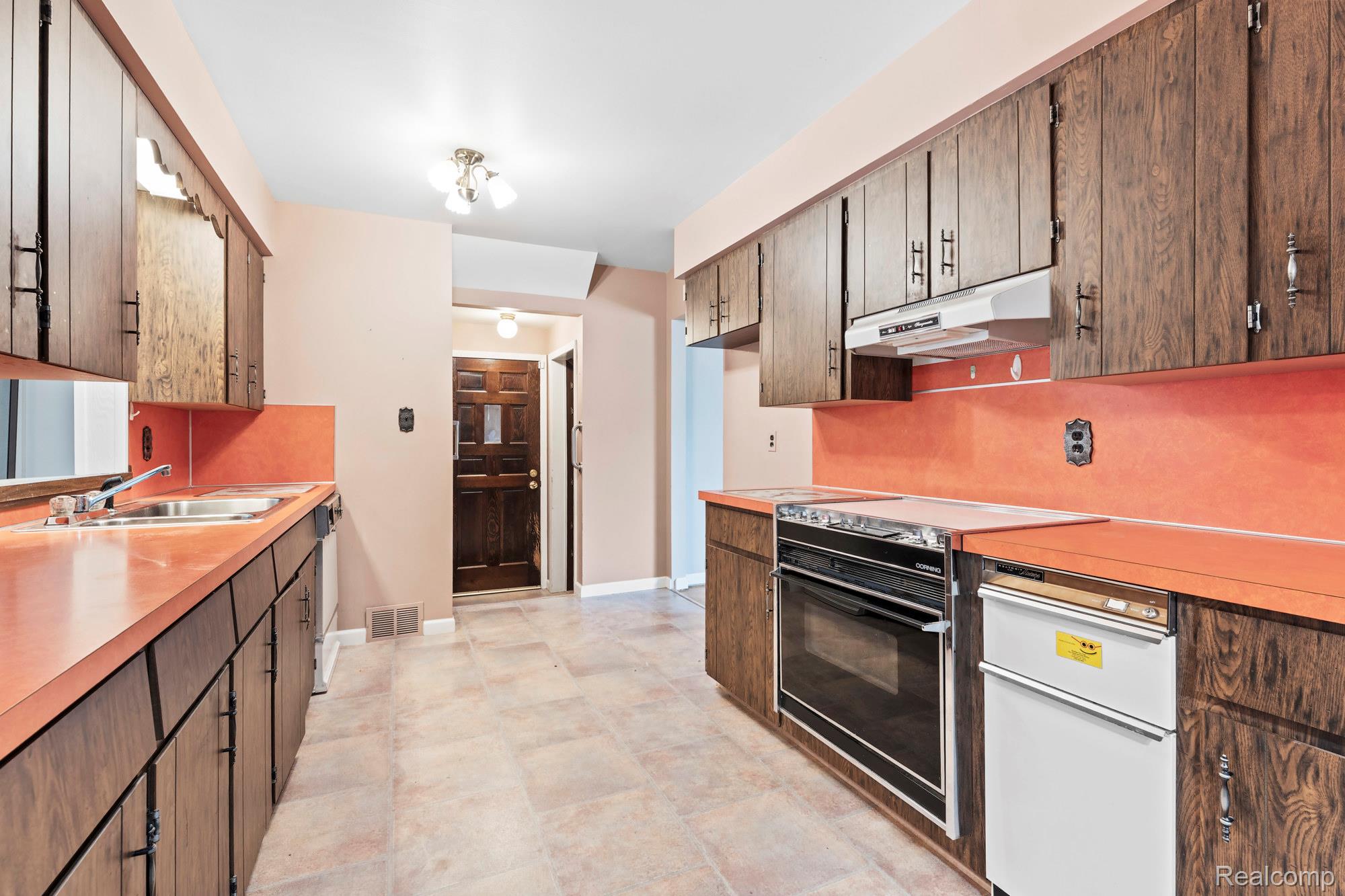 25839 Fairgrove Street Property Photo 6