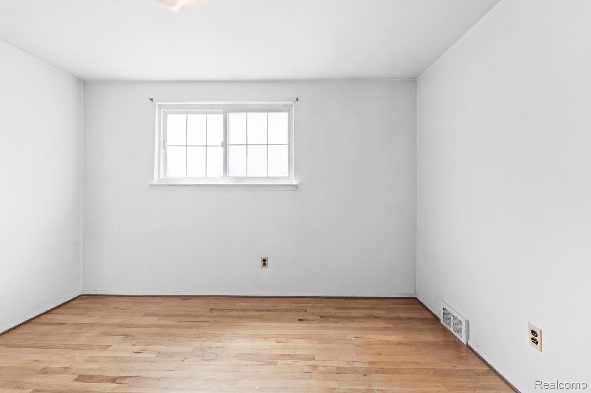 25839 Fairgrove Street Property Photo 15