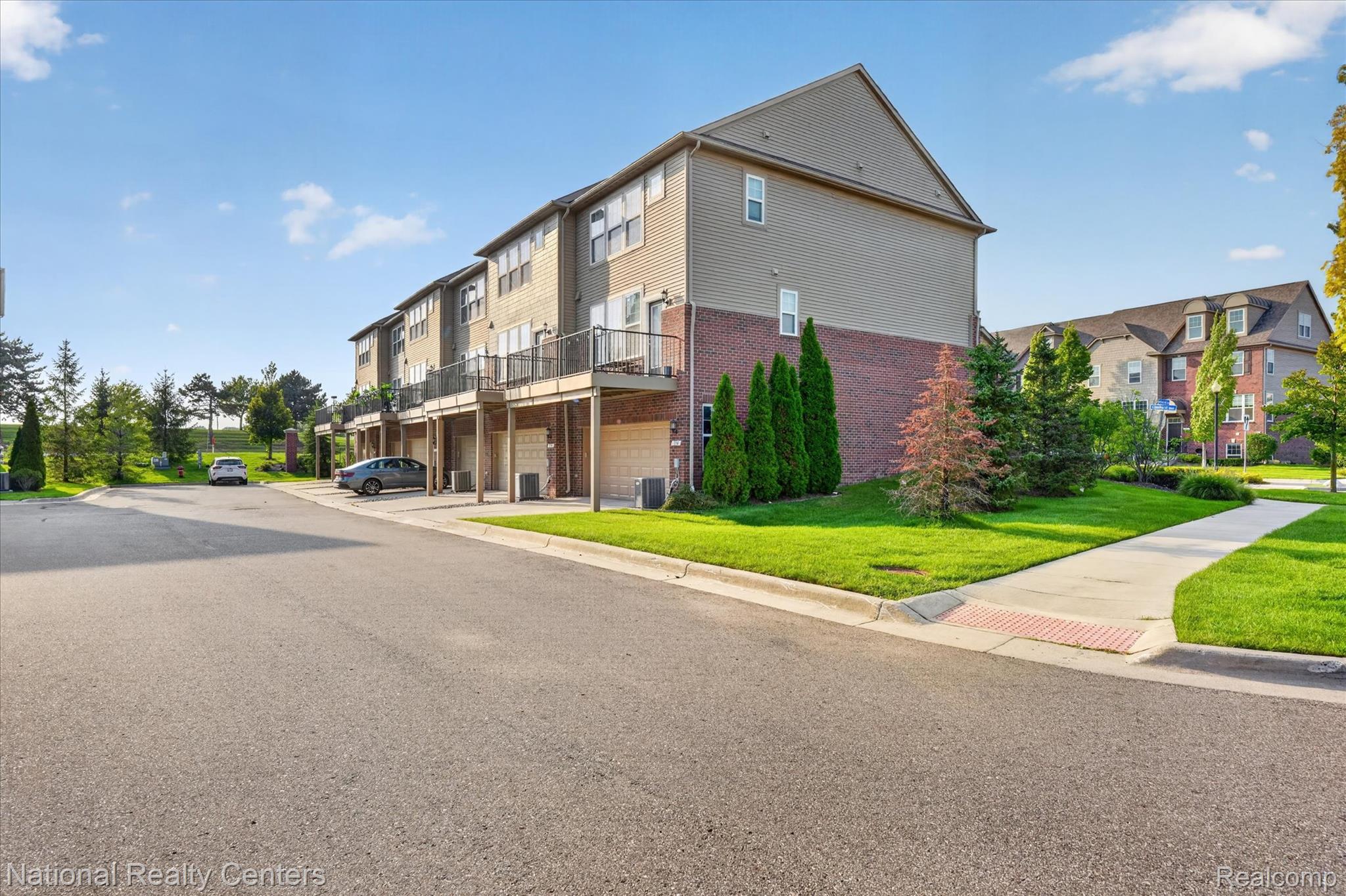 330 Glenhurst Boulevard Property Photo 6