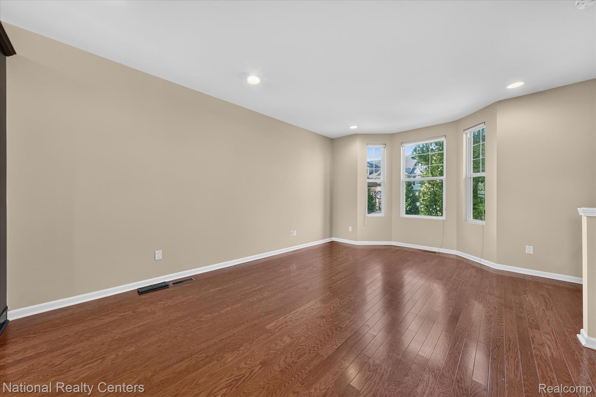 330 Glenhurst Boulevard Property Photo 10