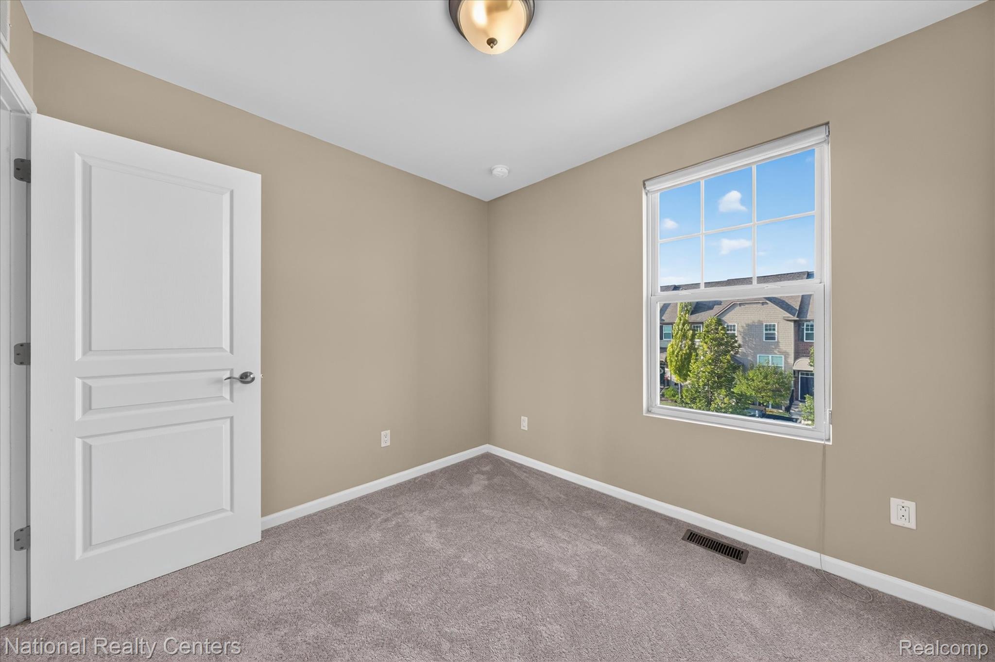 330 Glenhurst Boulevard Property Photo 25
