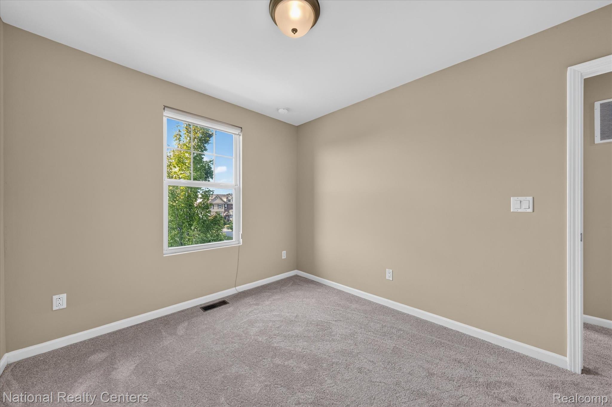 330 Glenhurst Boulevard Property Photo 27