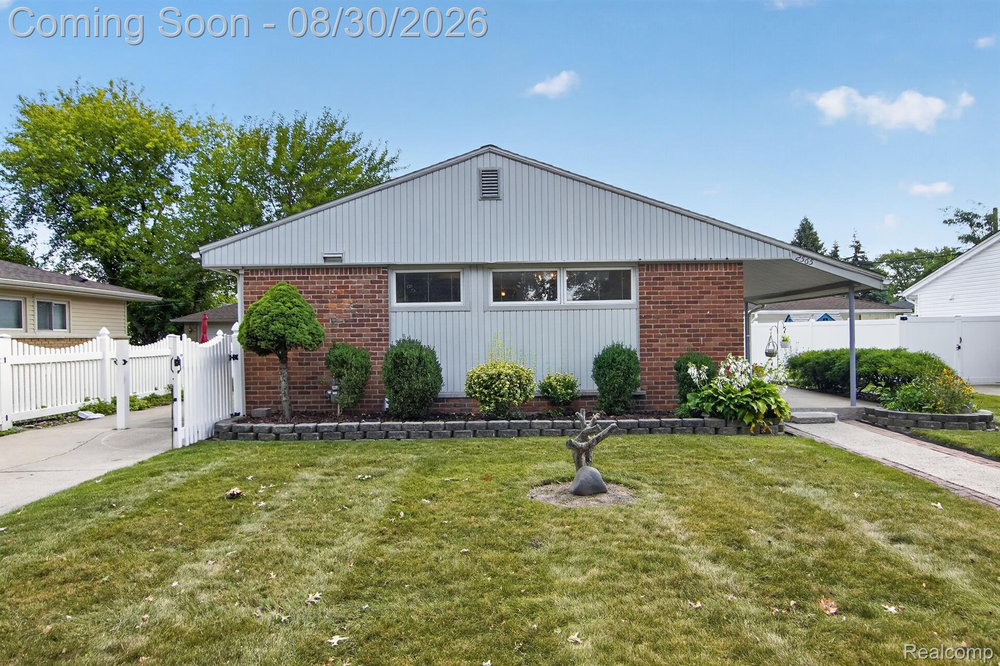 2565 Norwood Road Property Photo 1