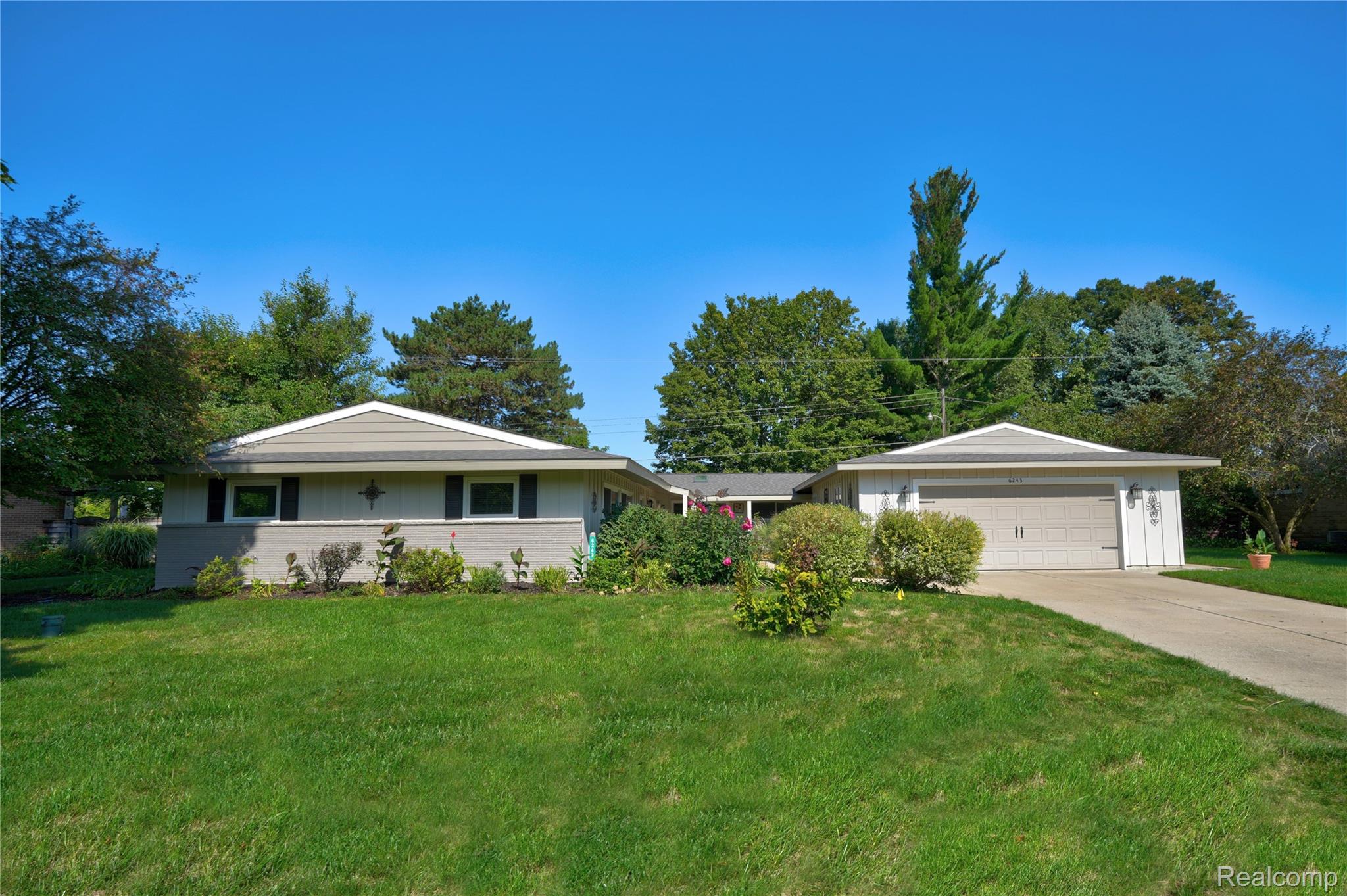 6243 Westview Drive Property Photo 1