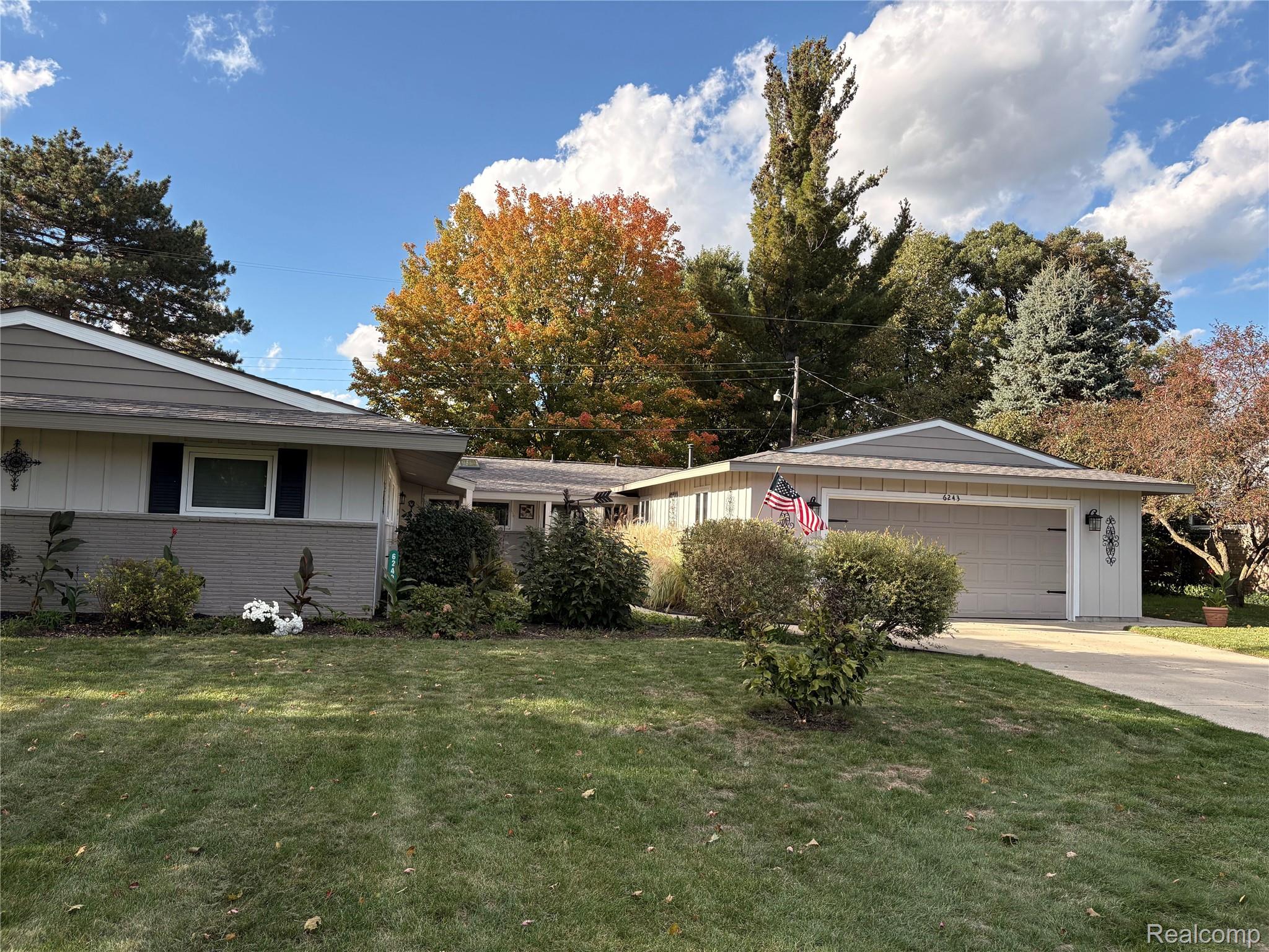 6243 Westview Drive Property Photo 1