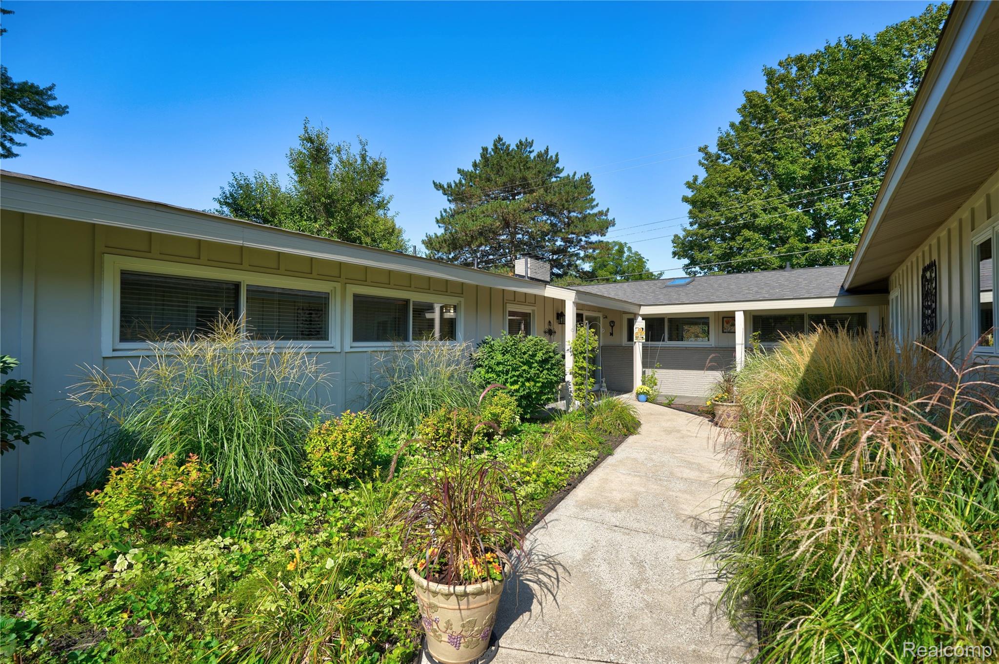 6243 Westview Drive Property Photo 11