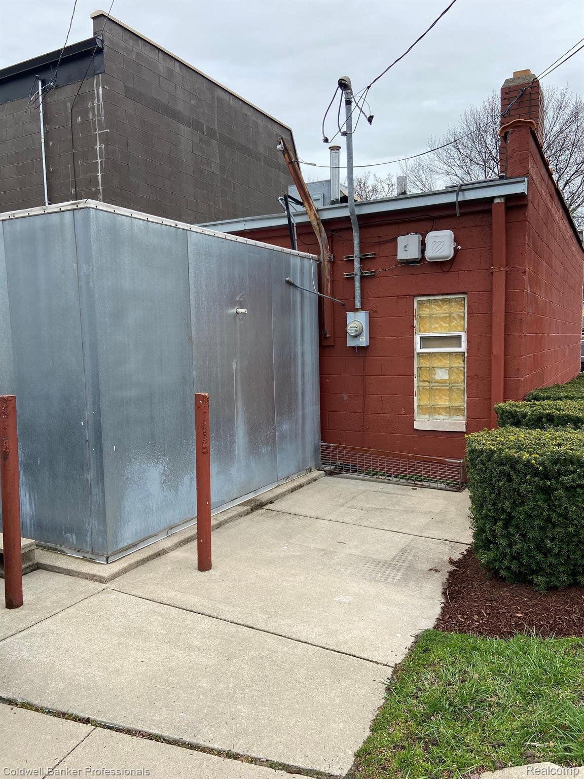 18441 Mack Avenue Property Photo 10