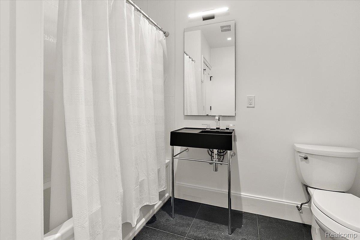1099 N Glenhurst Drive Property Photo 39