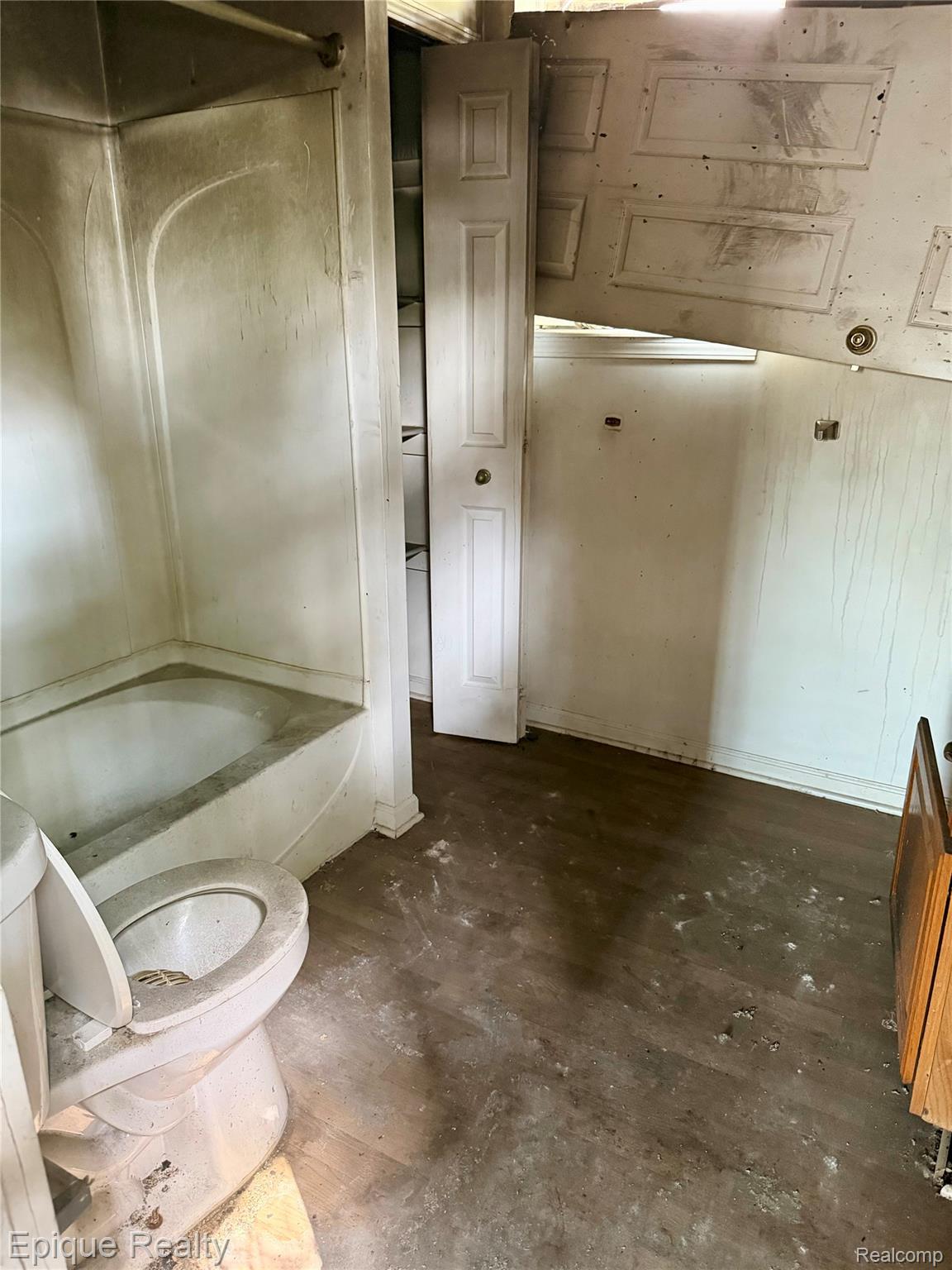 1700 Delaware Avenue Property Photo 10