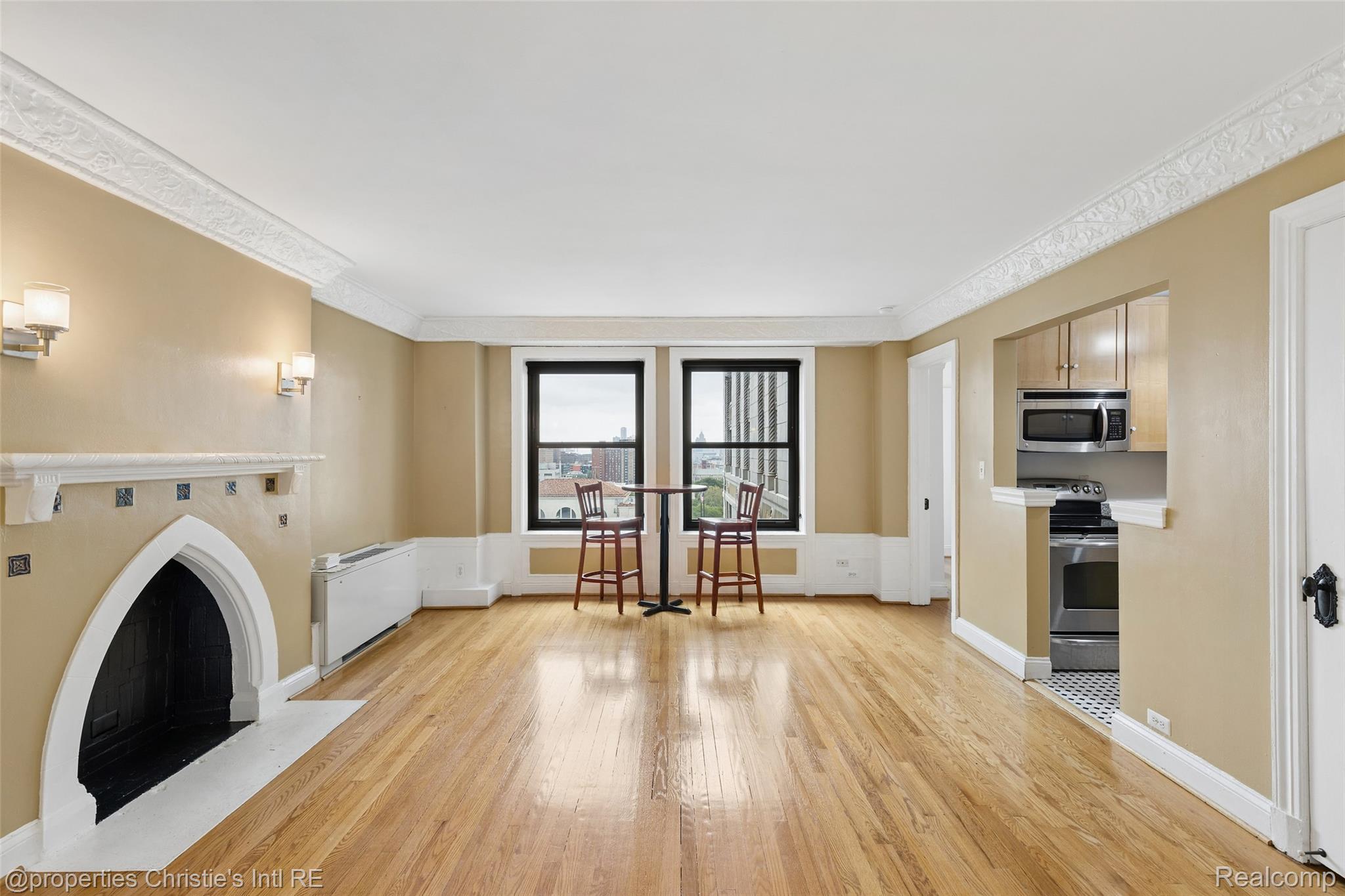 15 E Kirby Street 1107 Property Photo 3