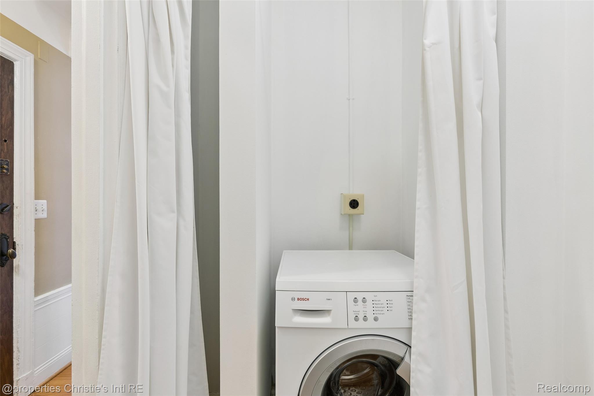 15 E Kirby Street 1107 Property Photo 11