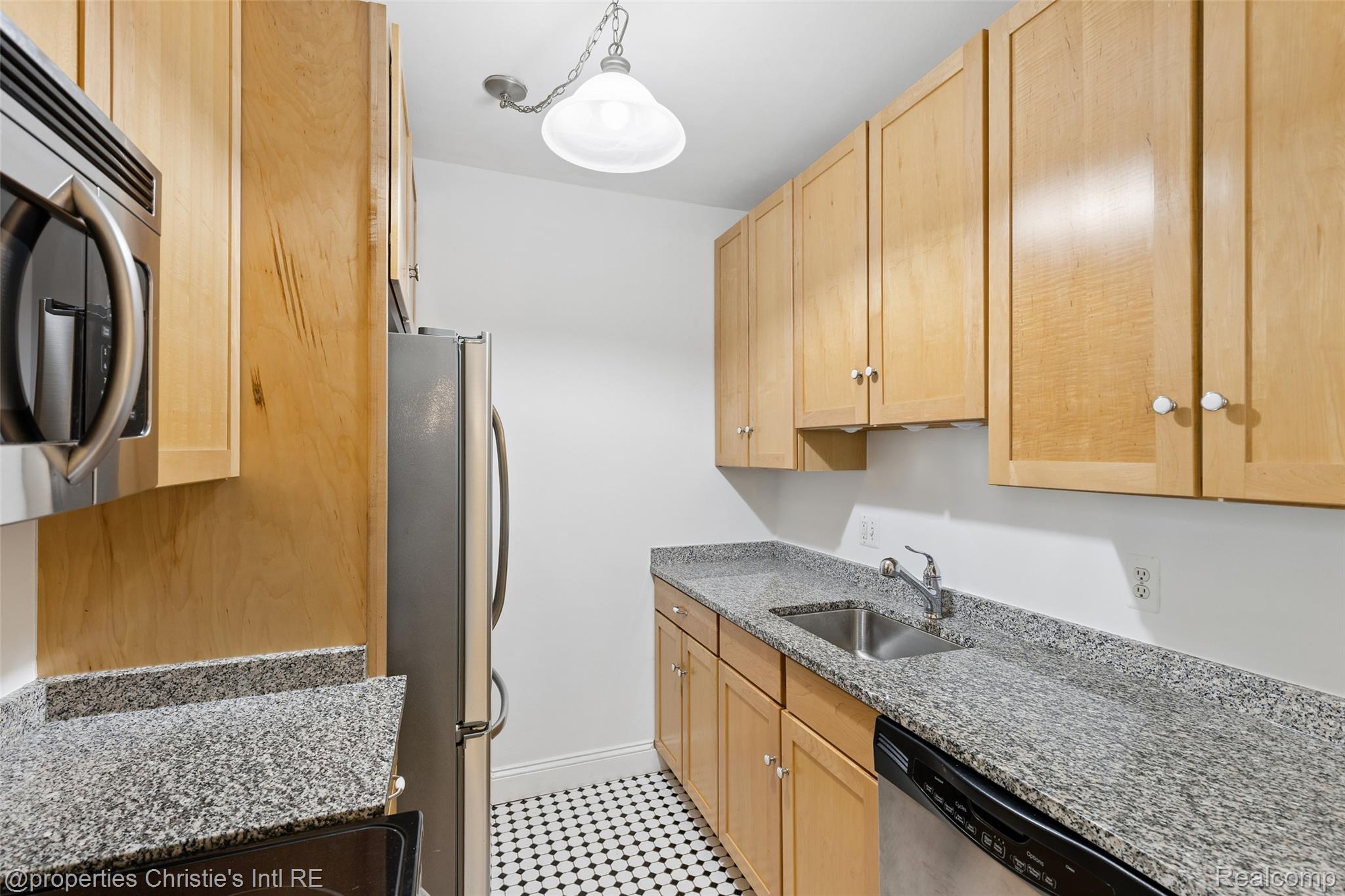 15 E Kirby Street 1107 Property Photo 13