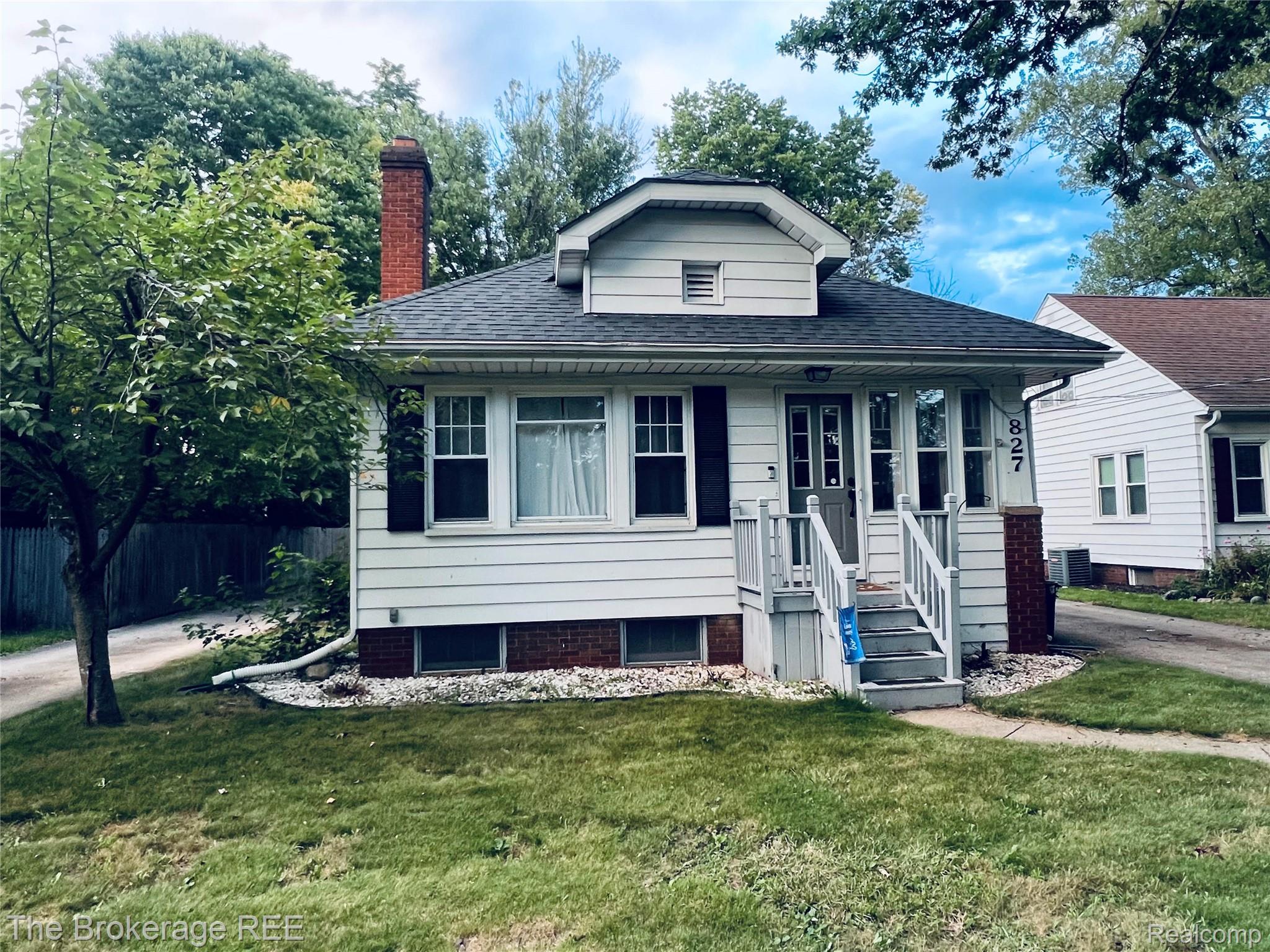 827 E Main Street Property Photo 1