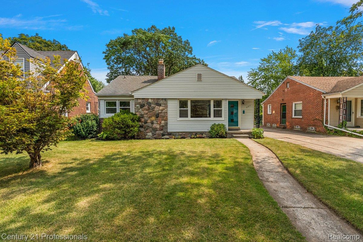 607 Lawson Street Property Photo 1