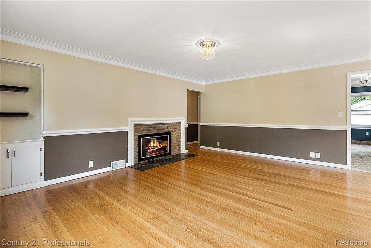 607 Lawson Street Property Photo 3