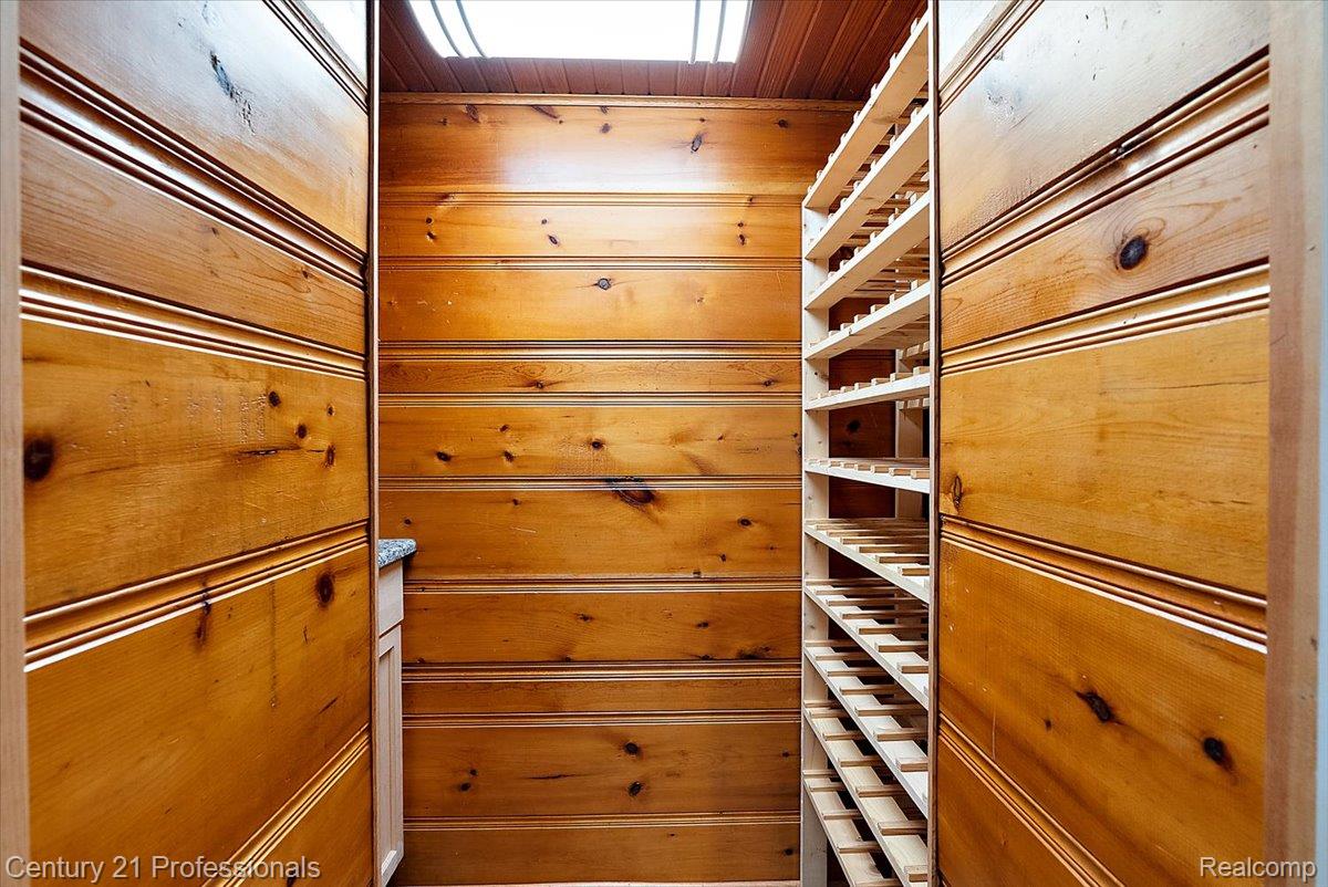 607 Lawson Street Property Photo 8