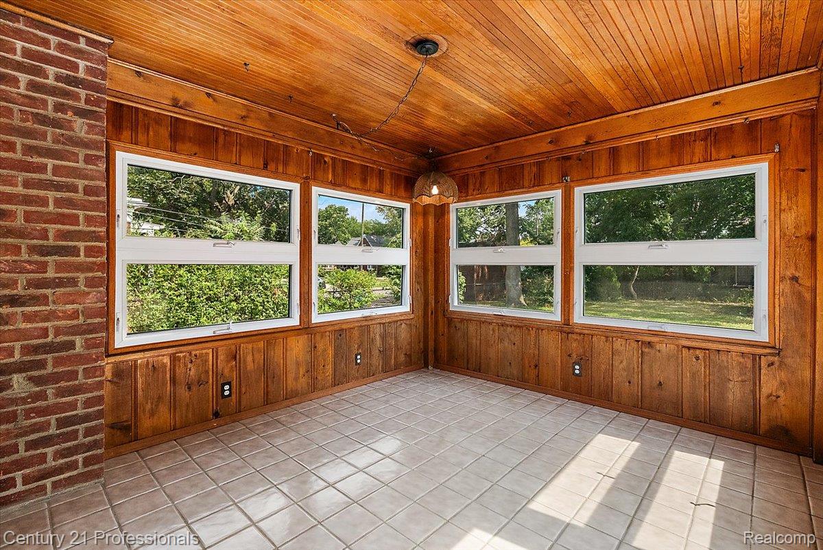 607 Lawson Street Property Photo 11