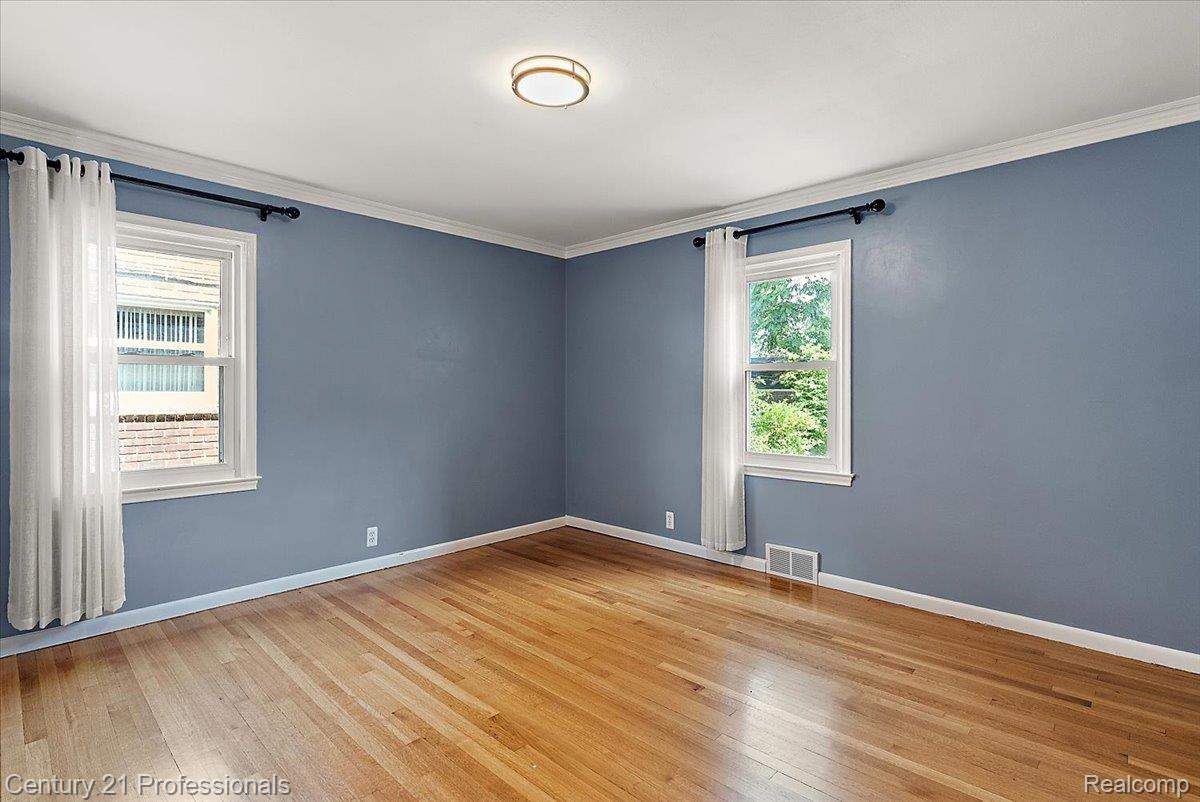 607 Lawson Street Property Photo 12