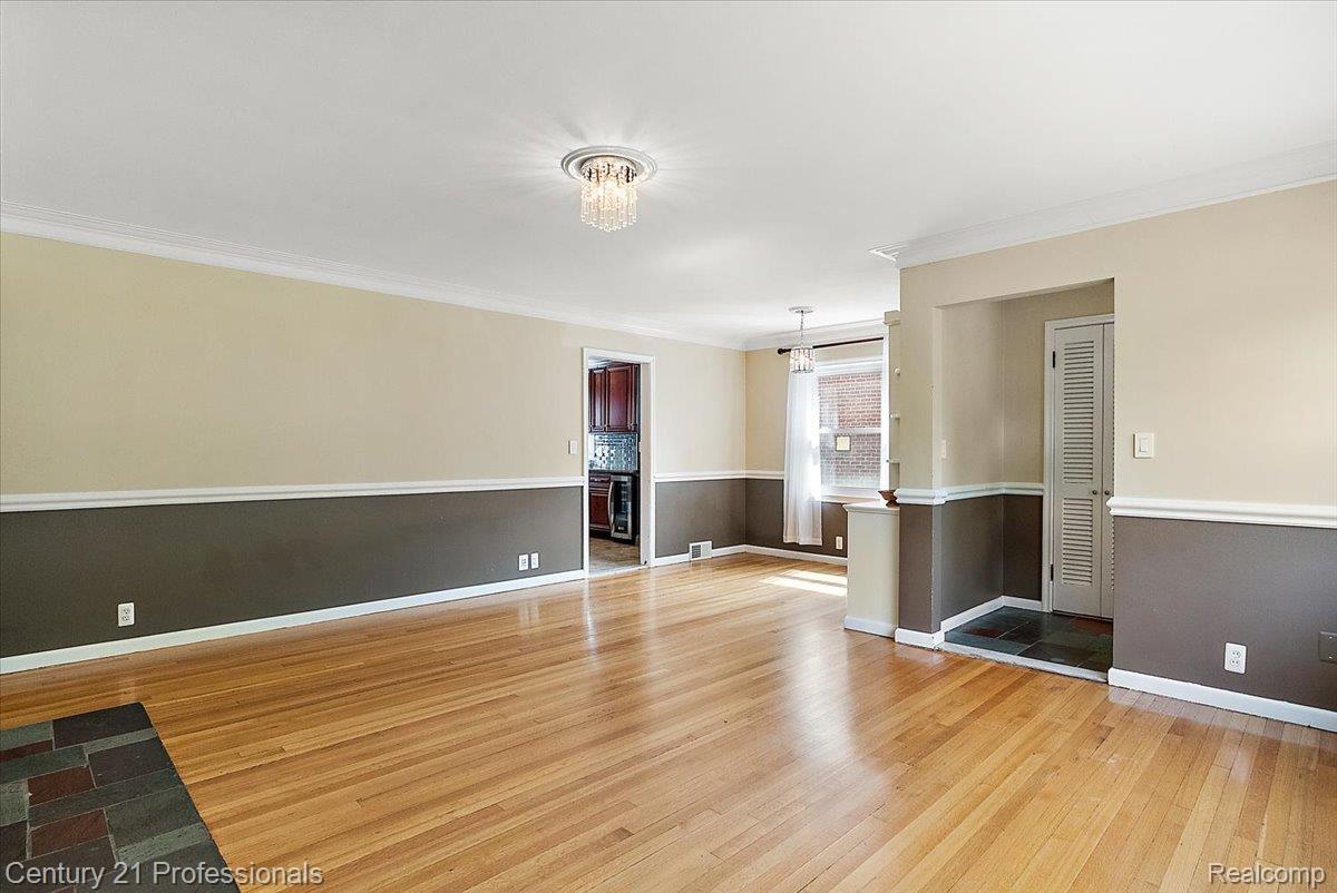 607 Lawson Street Property Photo 14