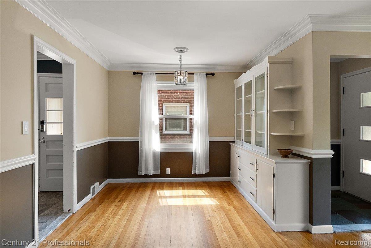 607 Lawson Street Property Photo 15