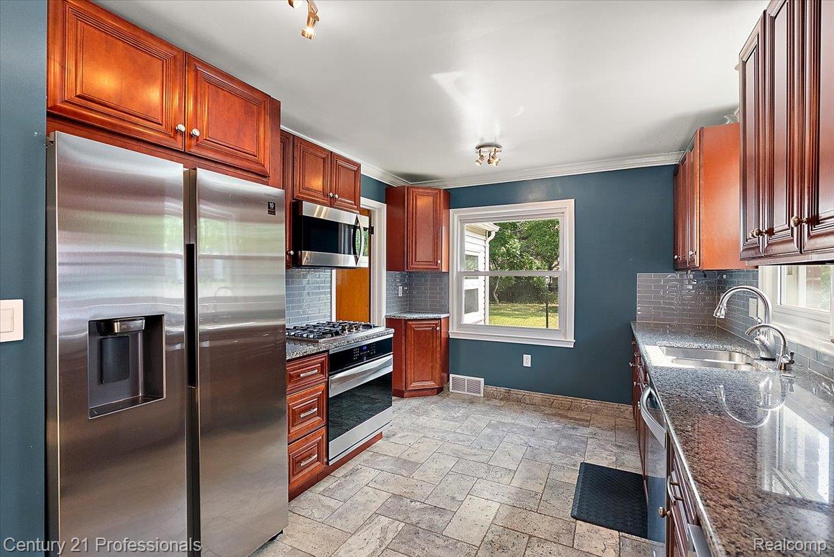 607 Lawson Street Property Photo 18